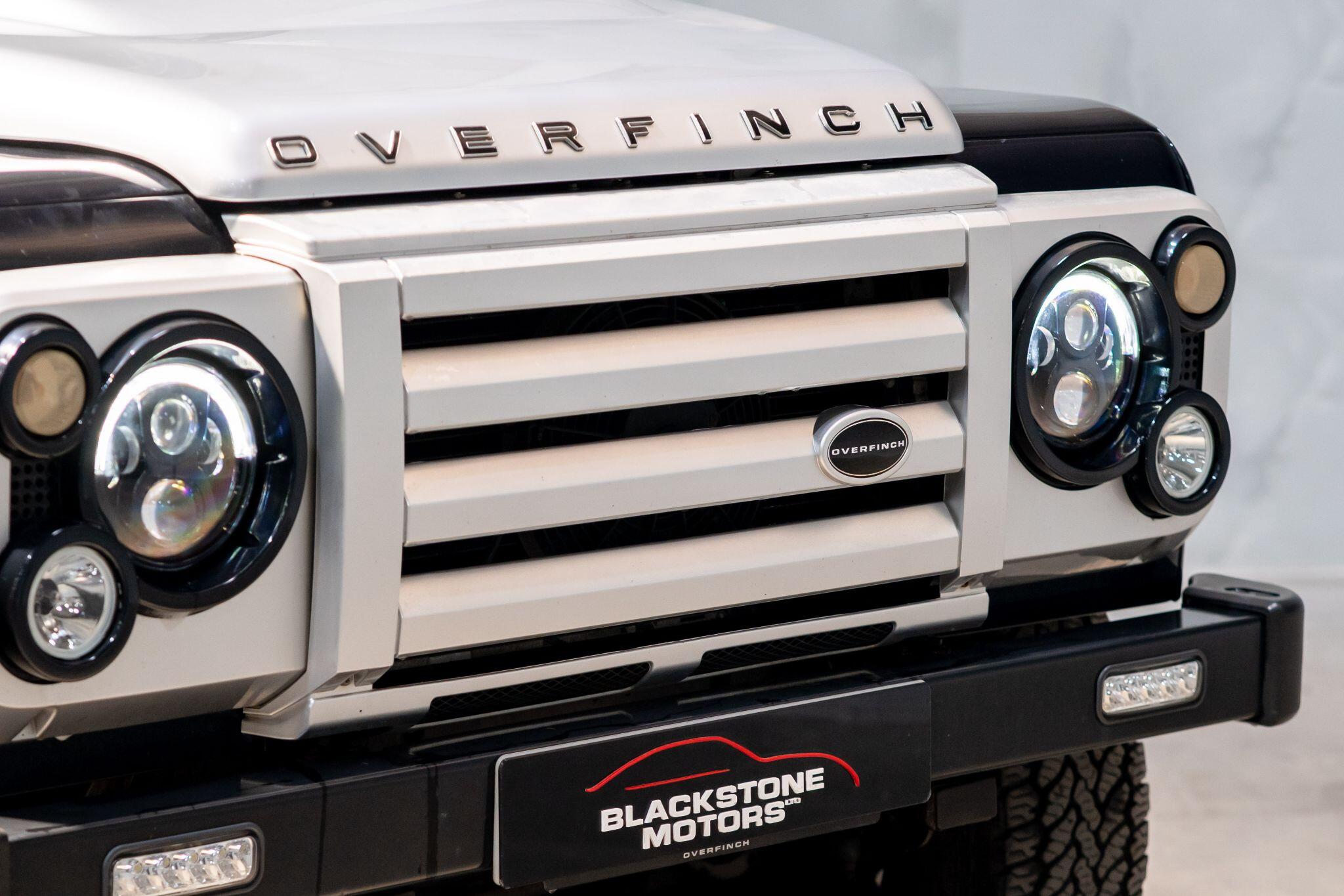 Land Rover Defender view 25
