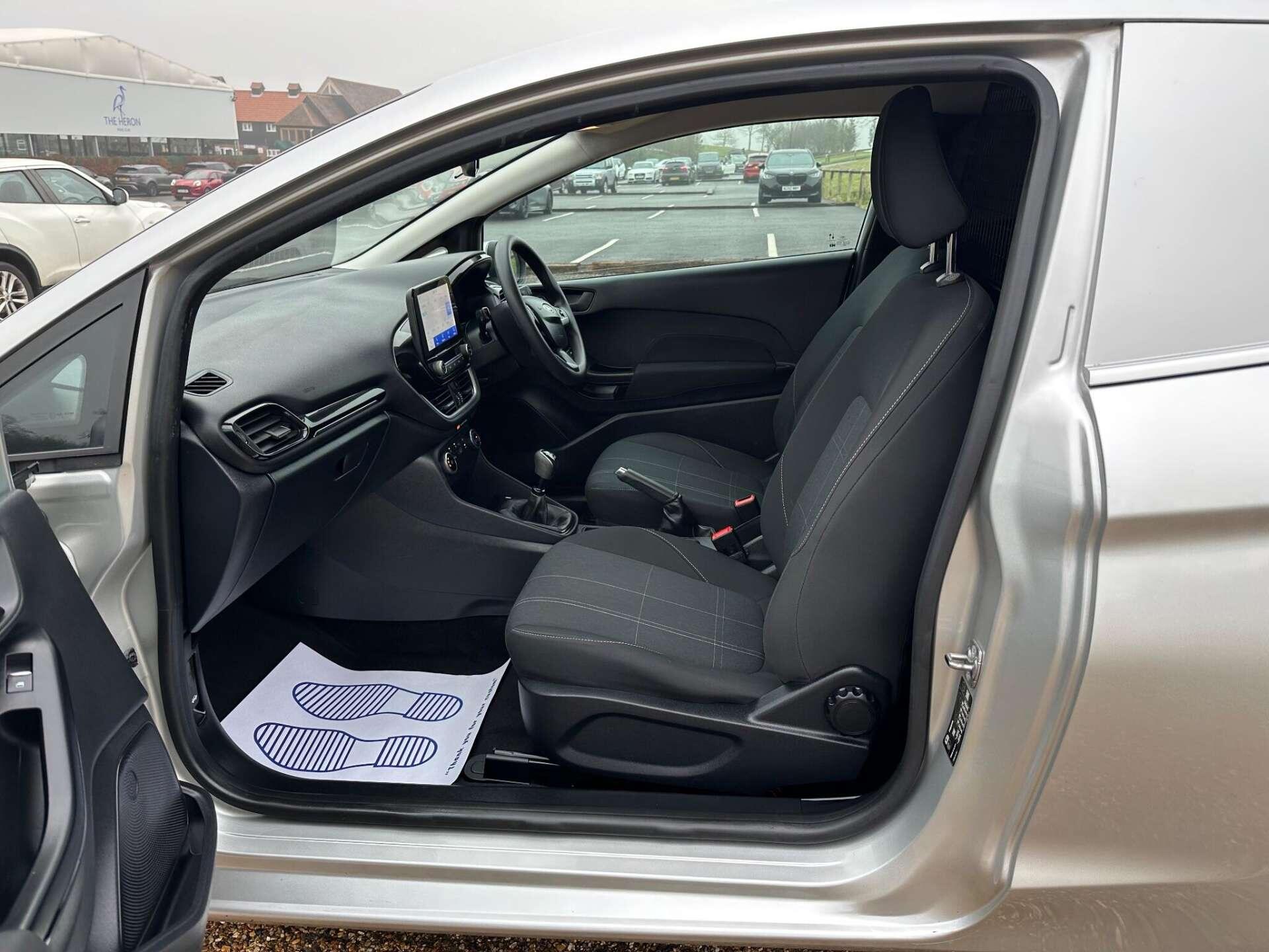 Ford Fiesta view 13