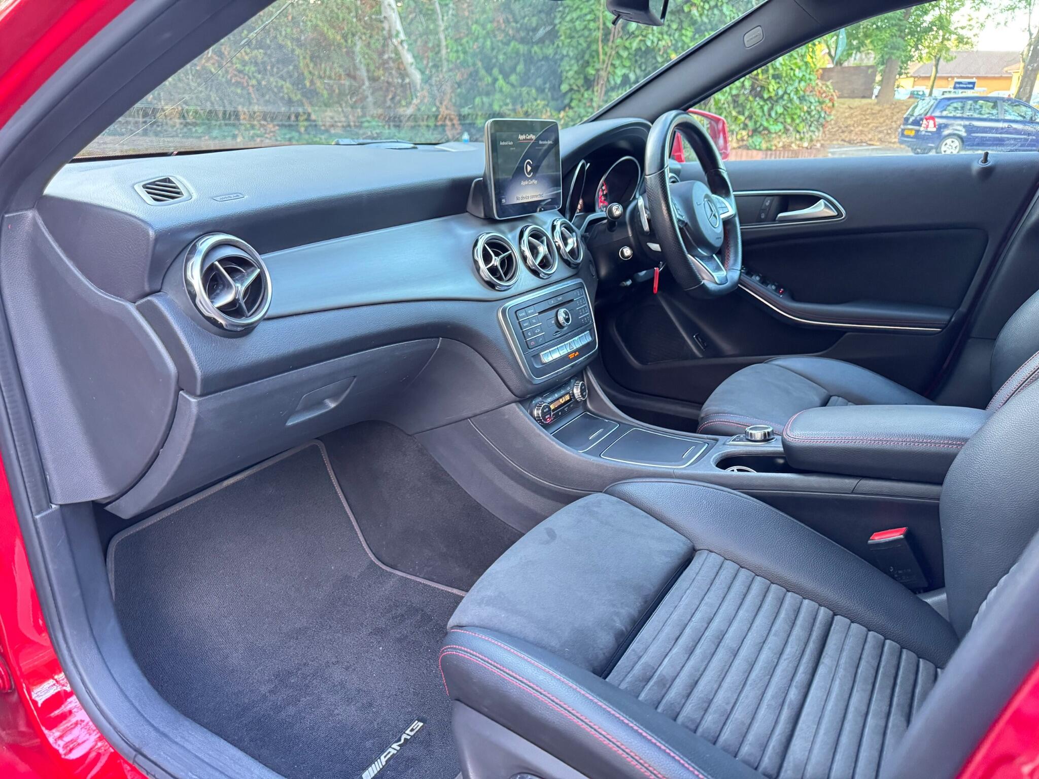 Mercedes-Benz Gla view 15