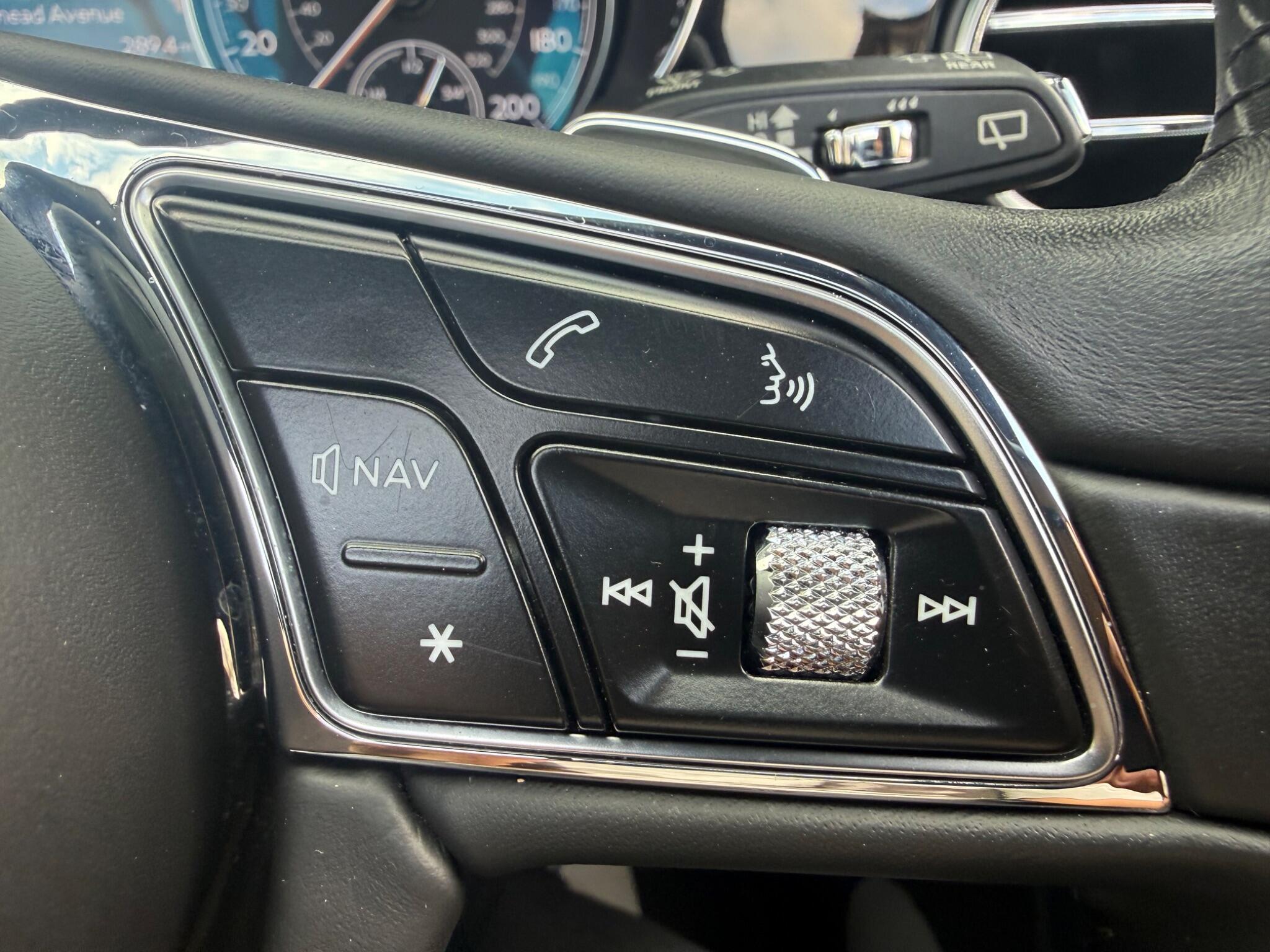 Bentley Bentayga view 19