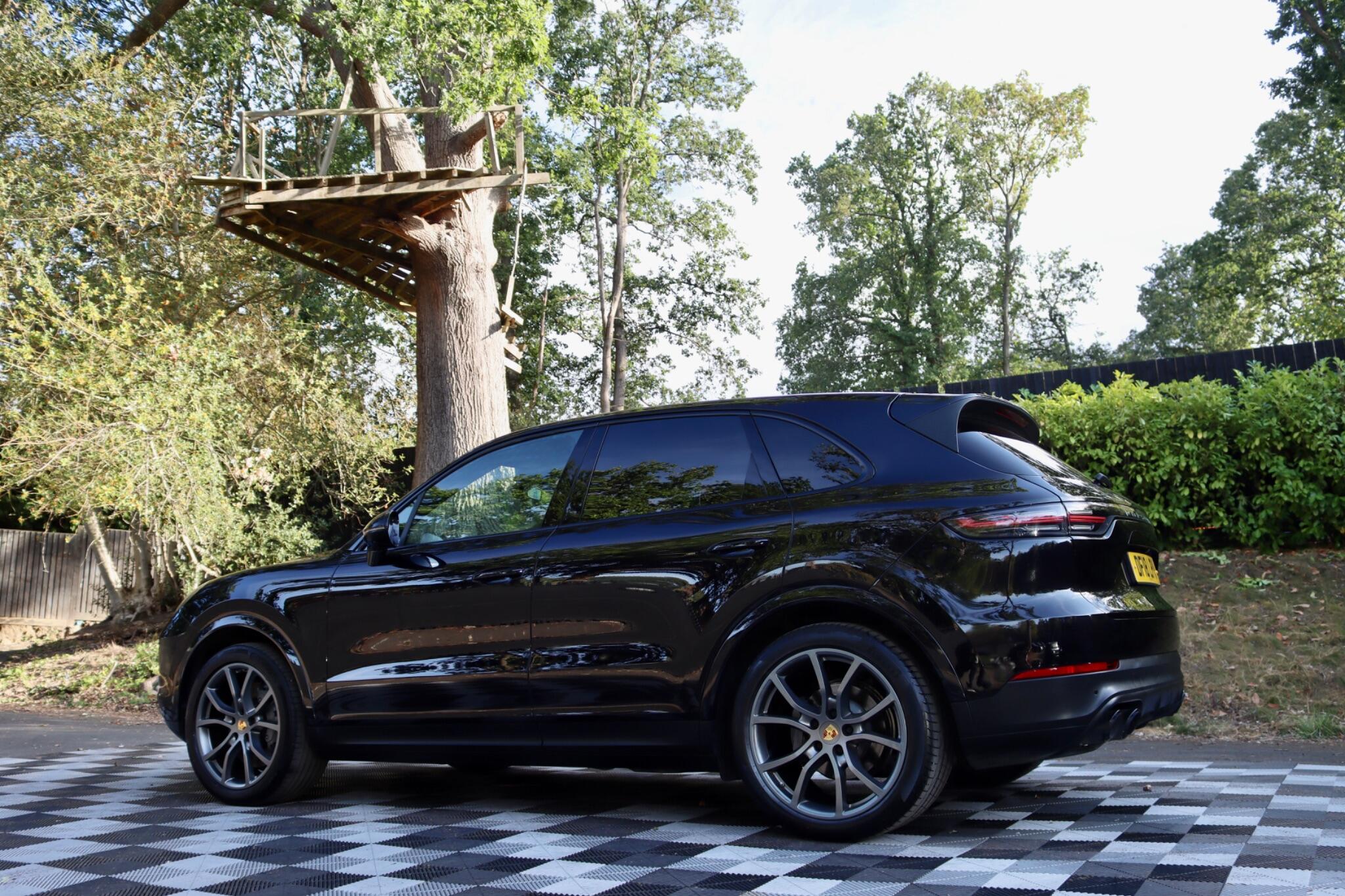 Porsche Cayenne view 13