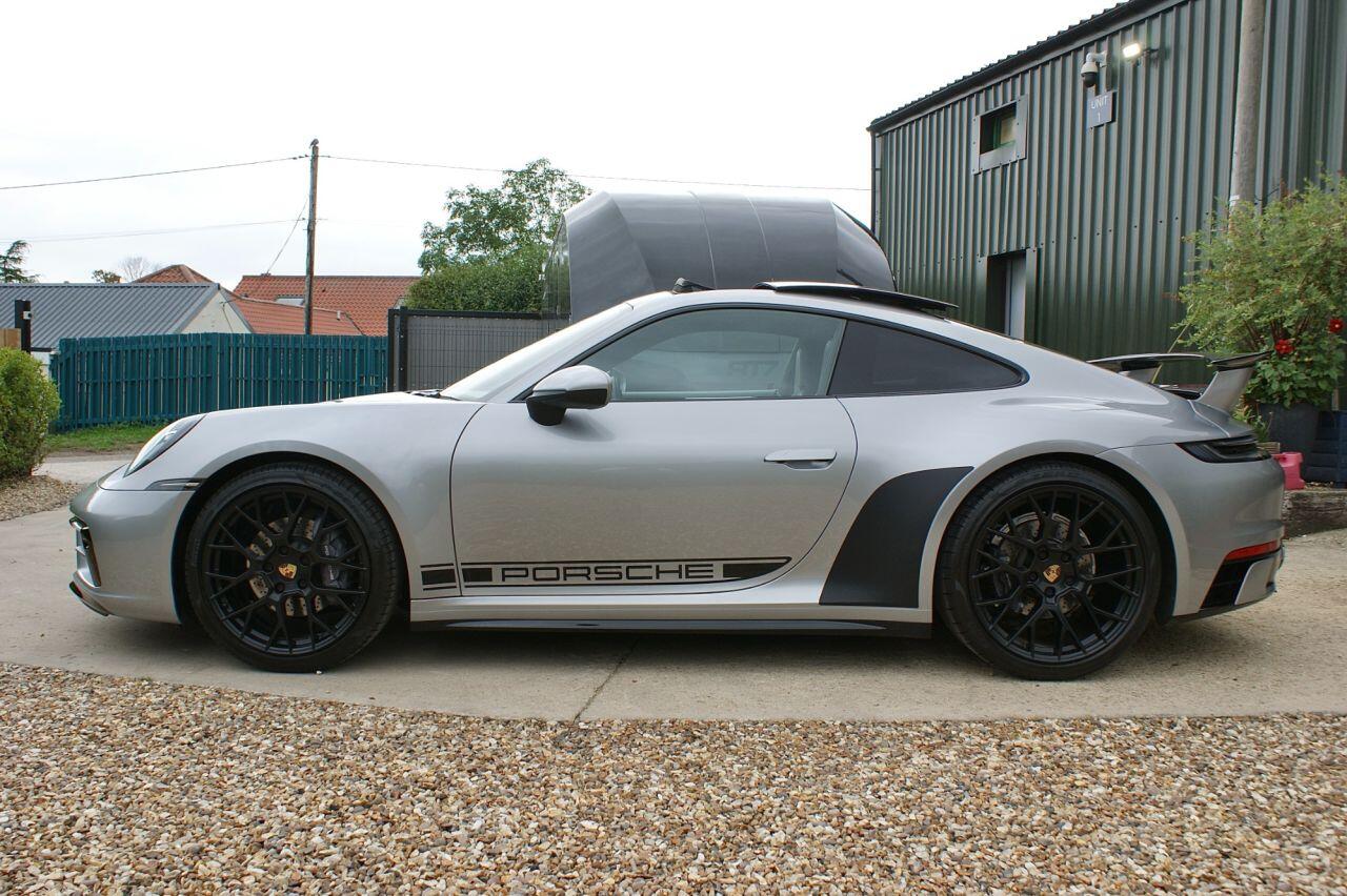 Porsche 911 view 34