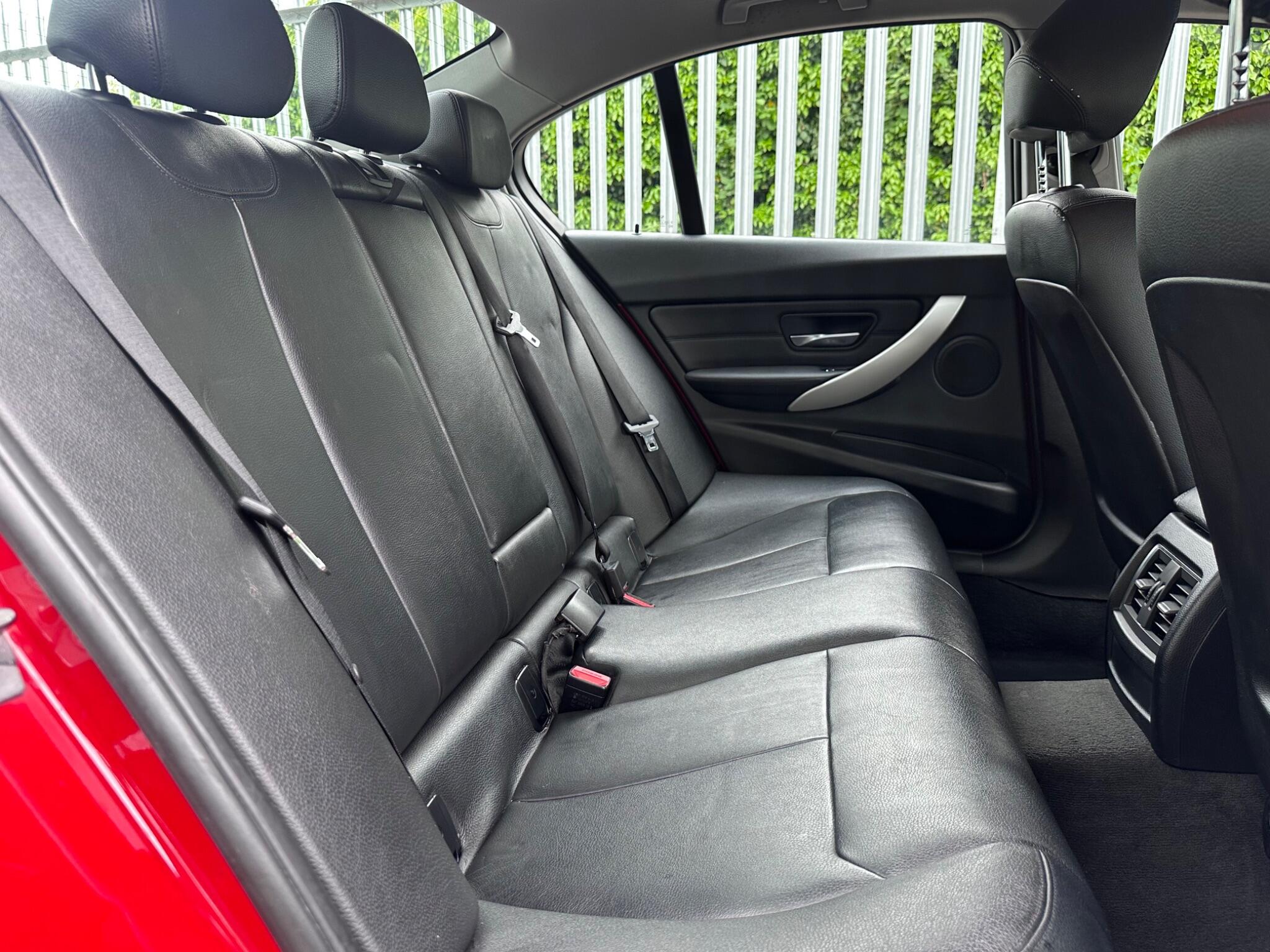 2015 BMW 3 Series image 29