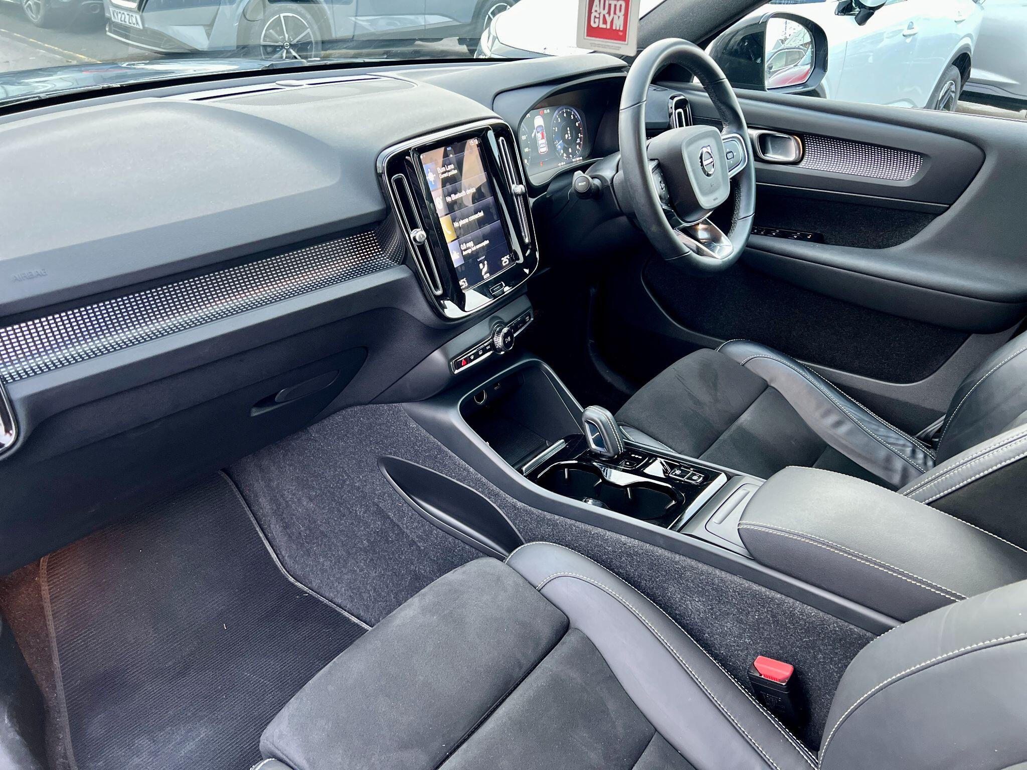 Volvo XC40 view 14