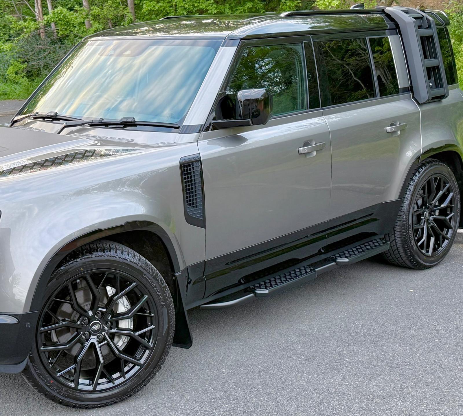 Land Rover Defender view 82