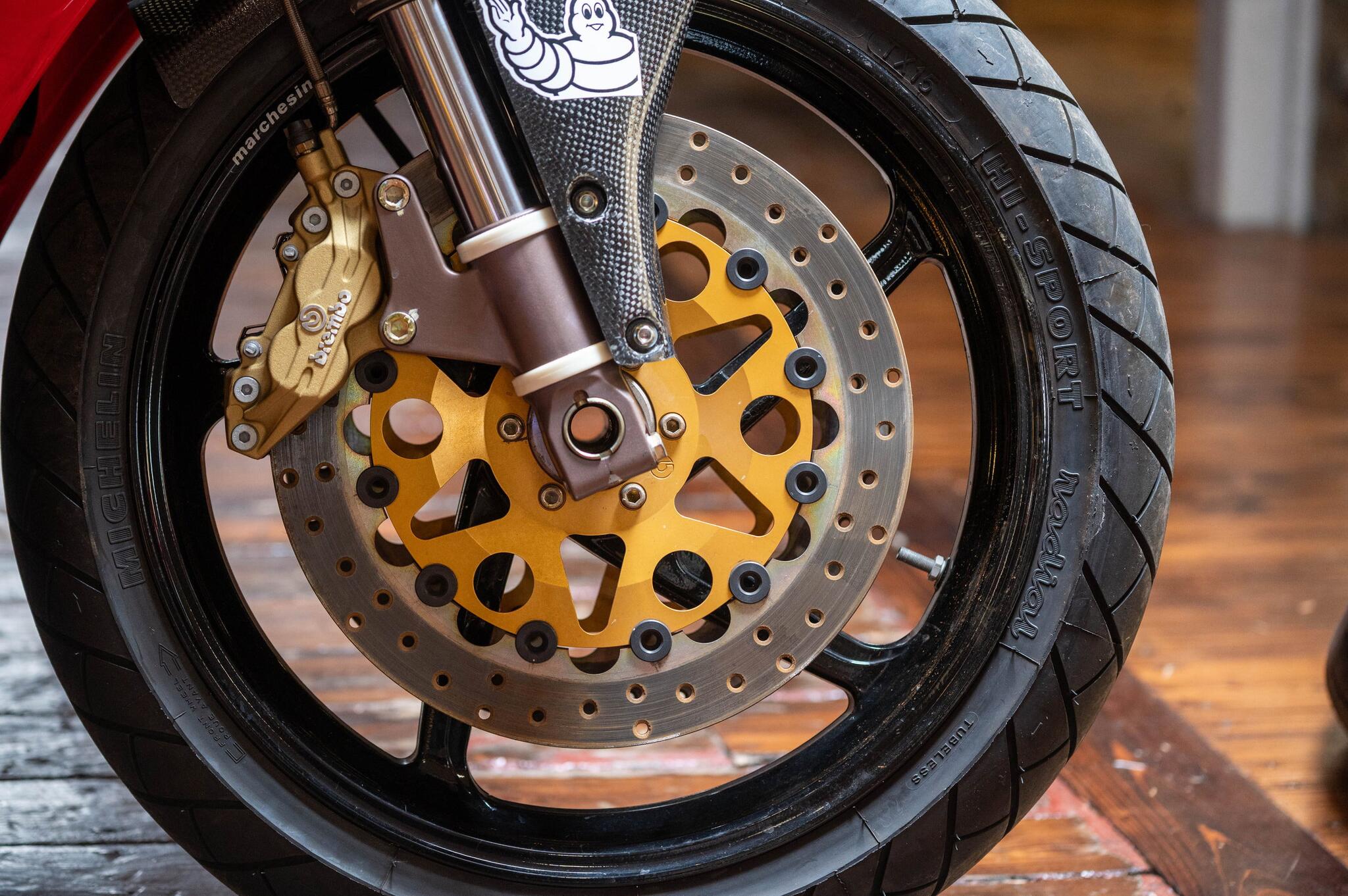 Ducati 916 view 11