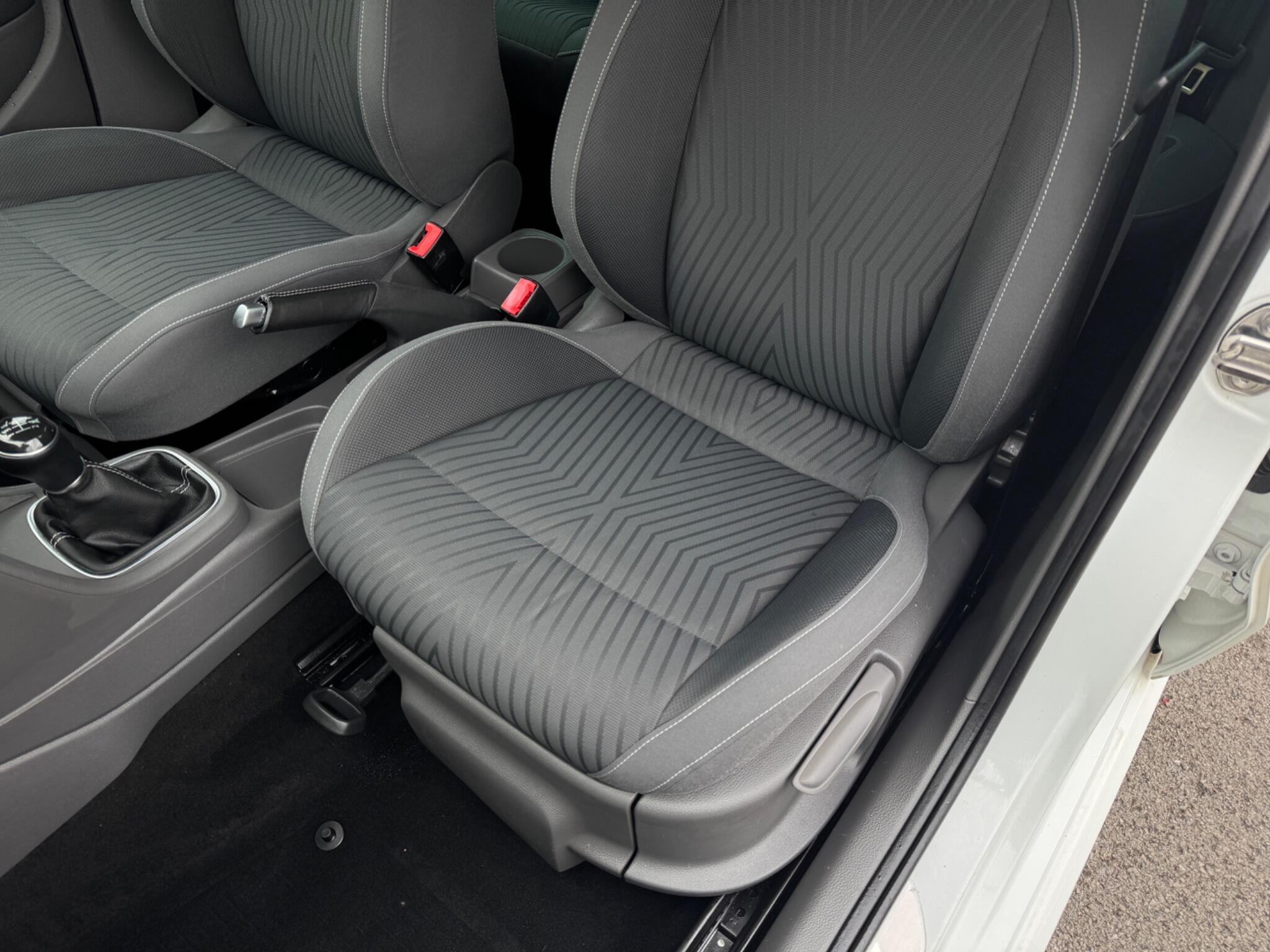 Volkswagen Polo view 27