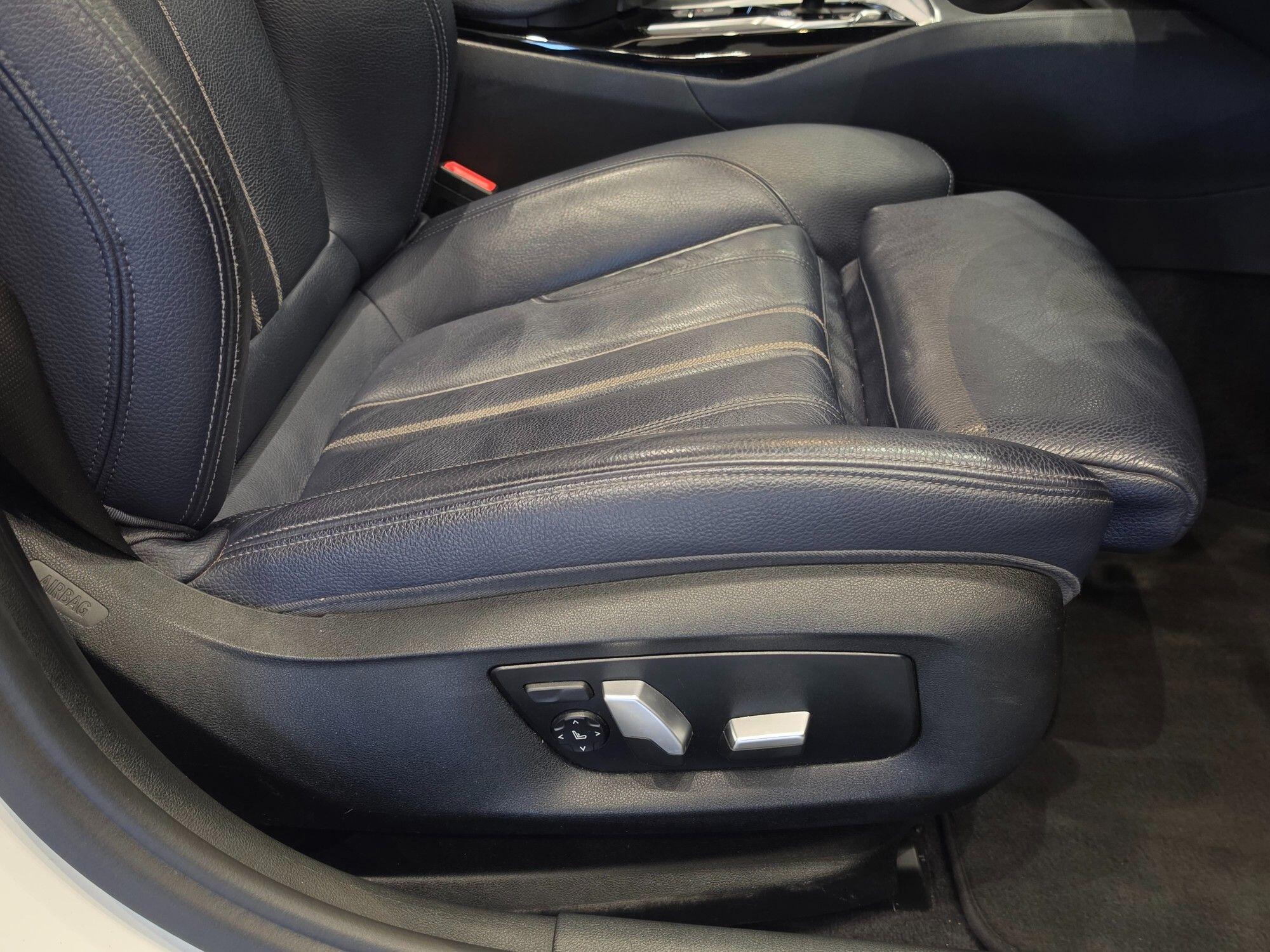 BMW 5 Series view 21