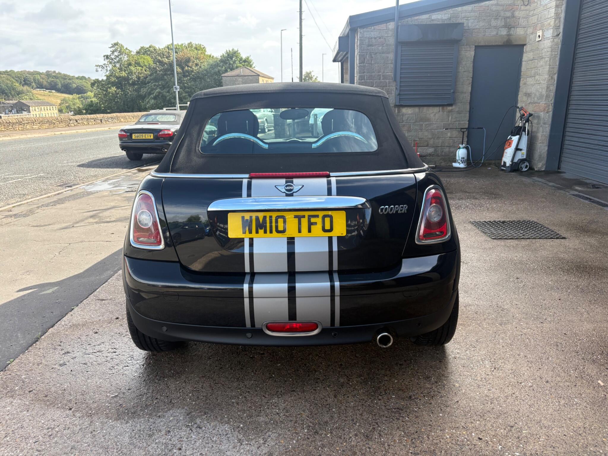 Mini Convertible view 12
