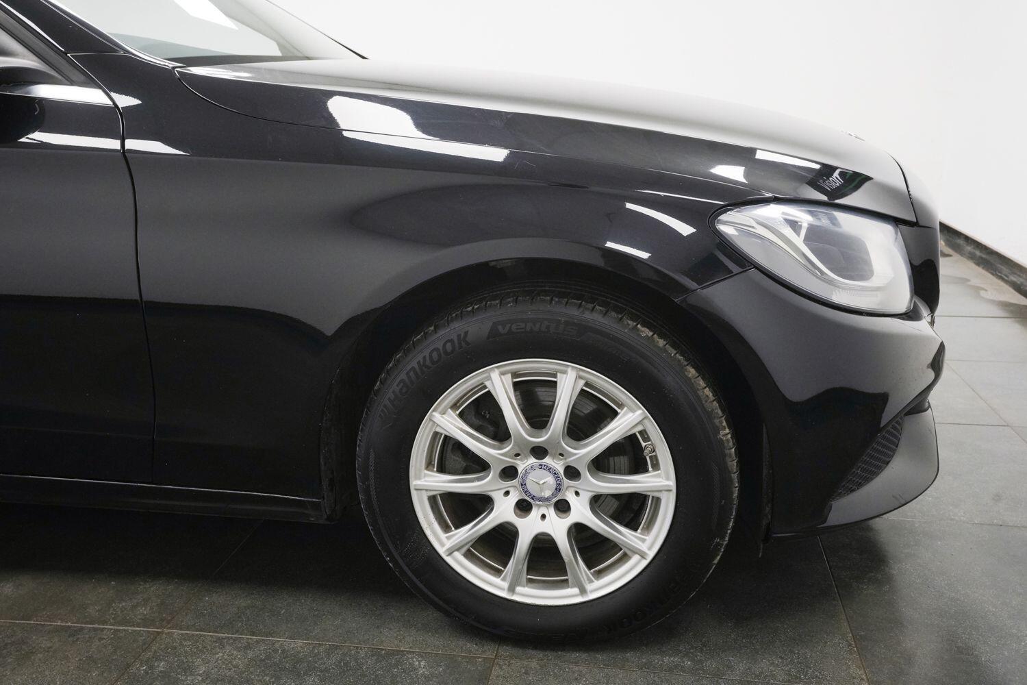 Mercedes-Benz C-Class view 4