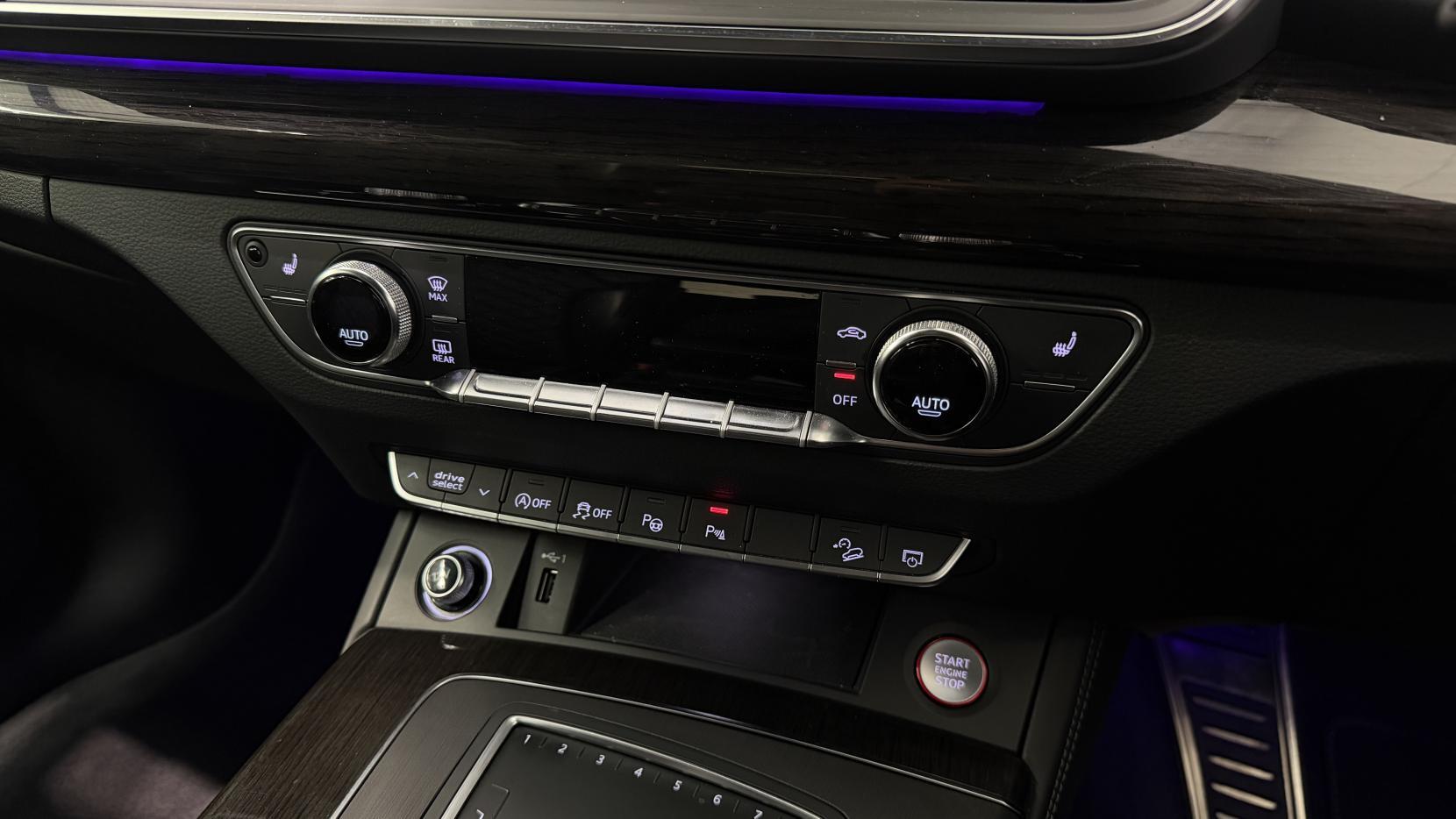 Audi SQ5 view 22