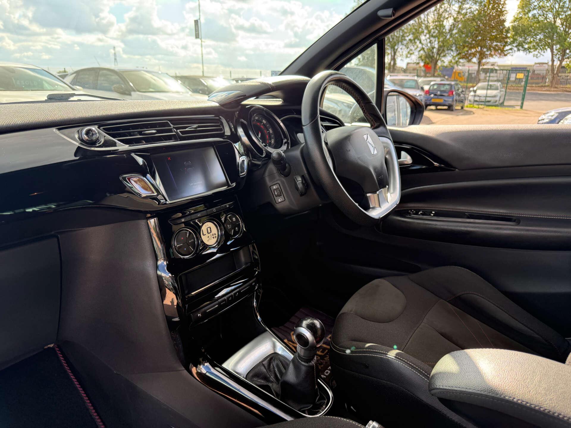 DS Automobiles DS 3 view 67