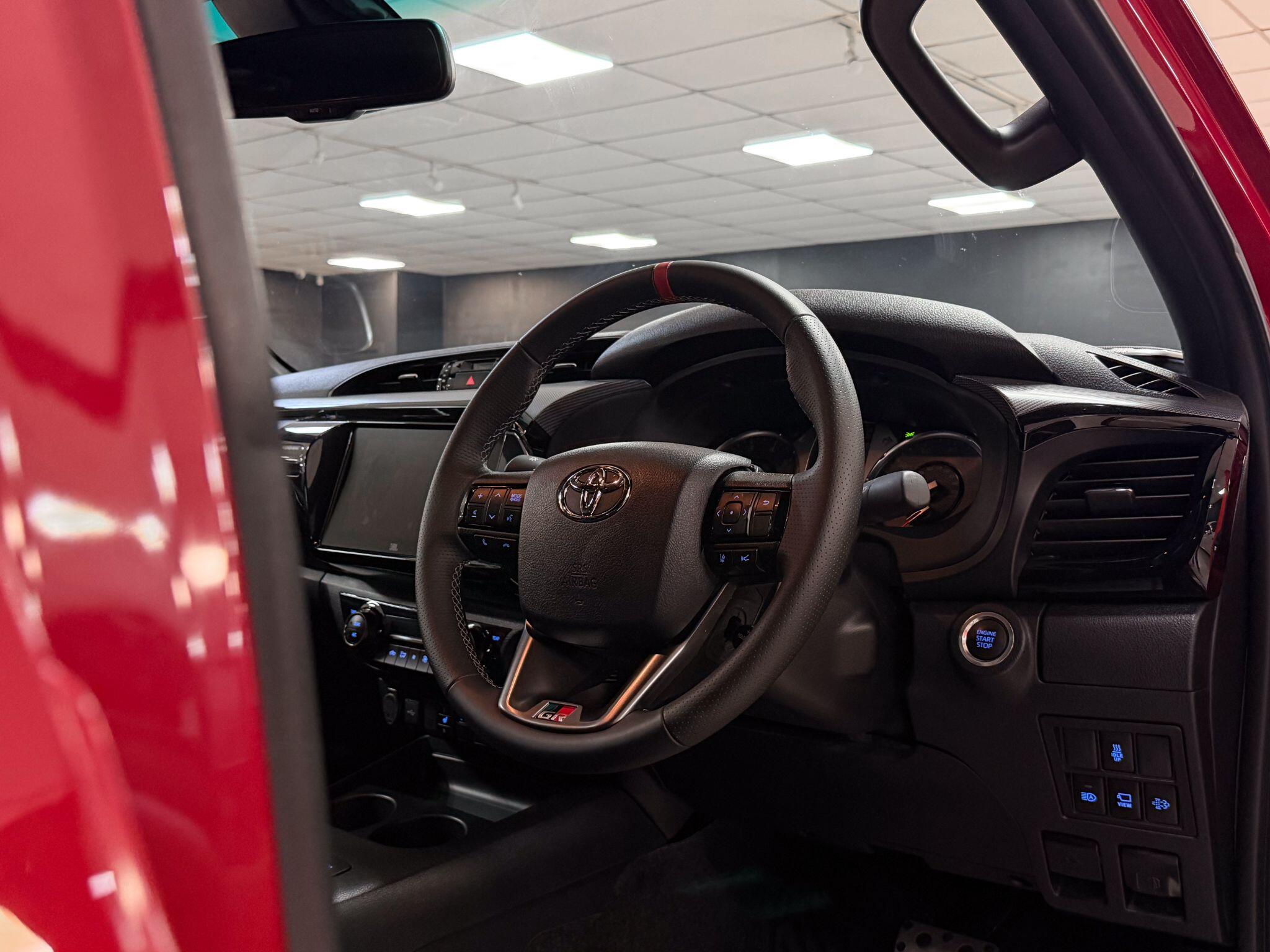 Toyota Hilux view 17