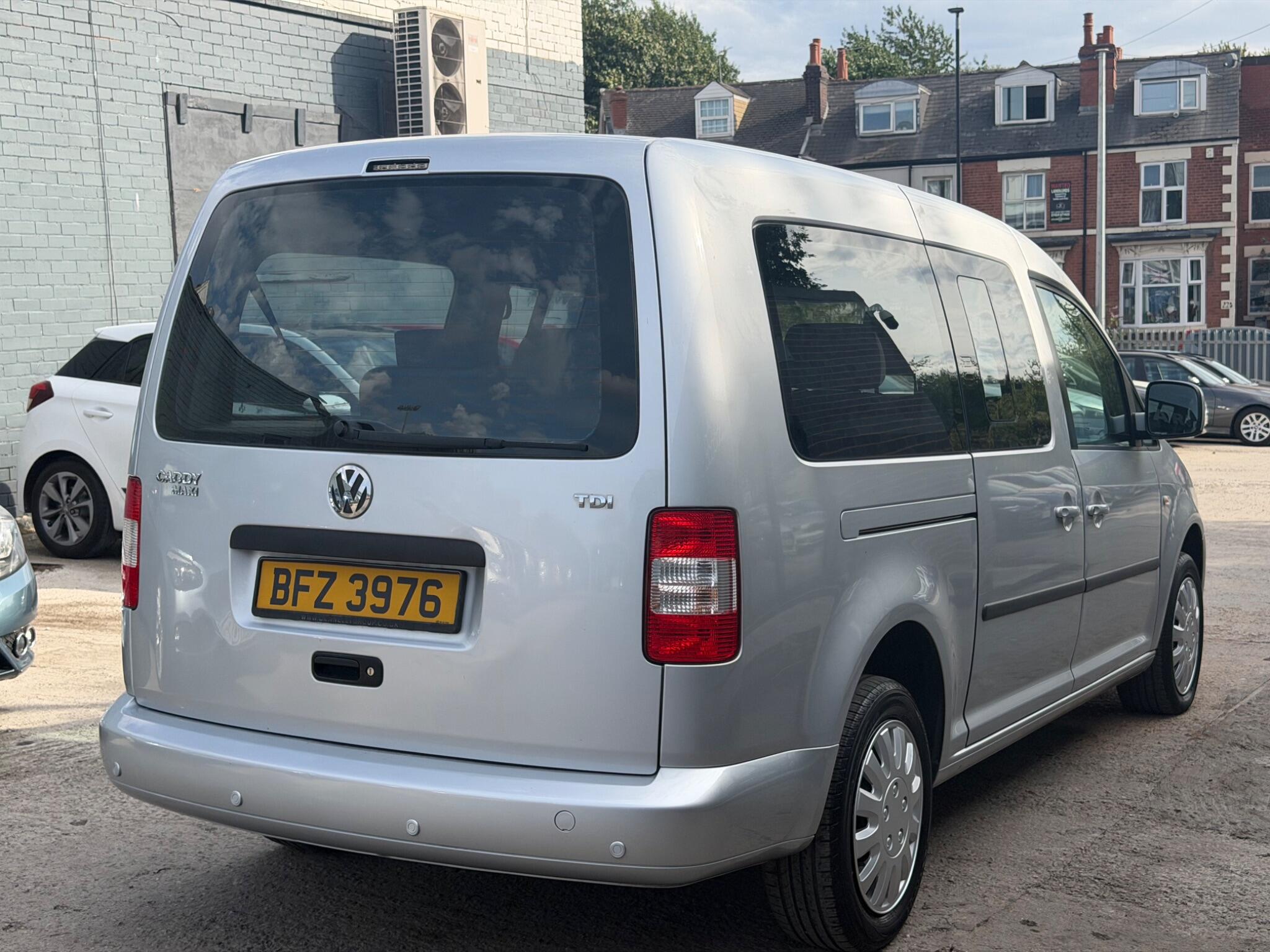 Volkswagen Caddy Maxi Life view 4