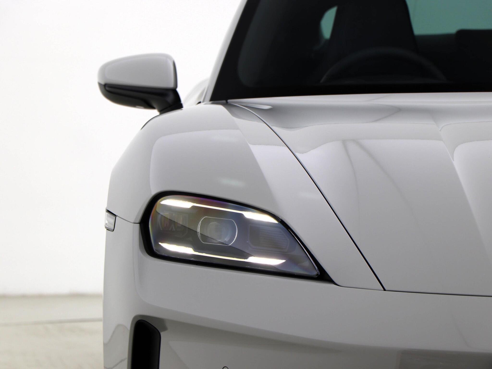 Porsche Taycan view 9