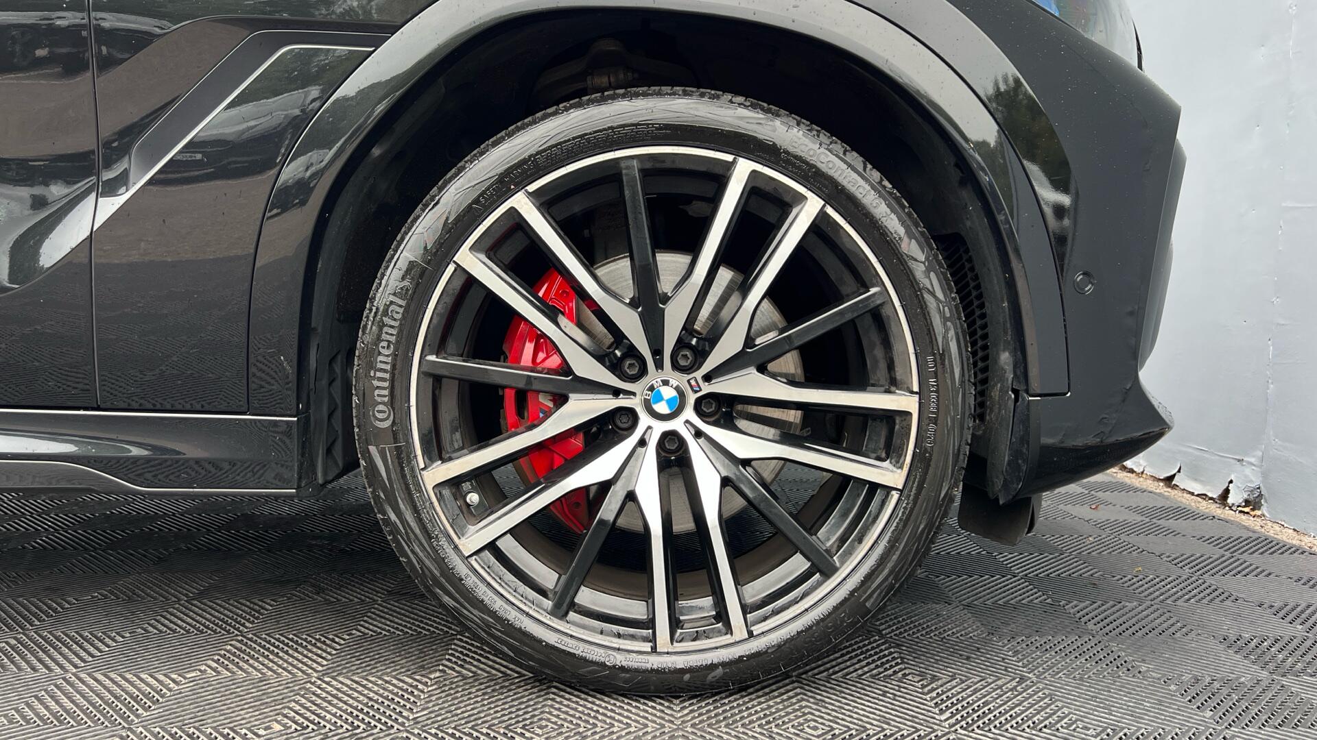 BMW X6 view 14