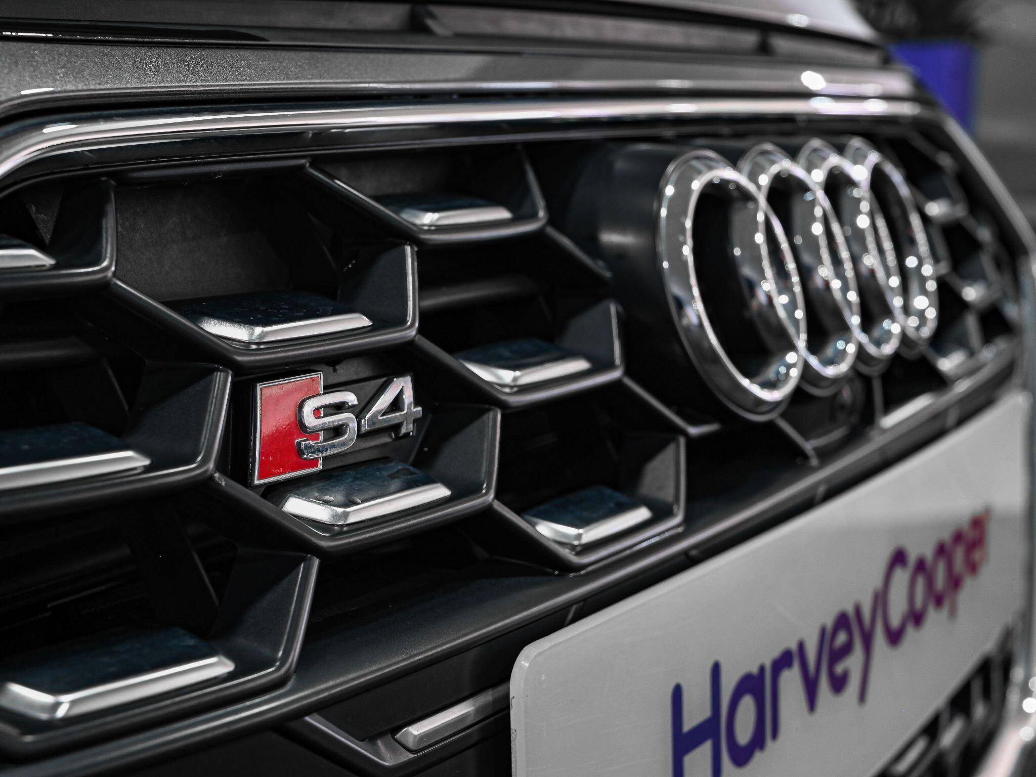 Audi S4 view 26