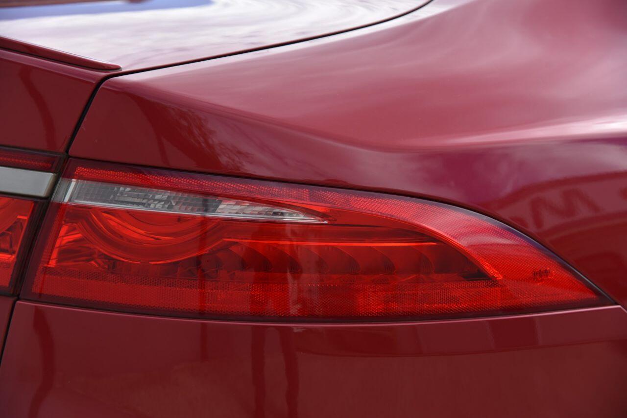 Jaguar XF view 18