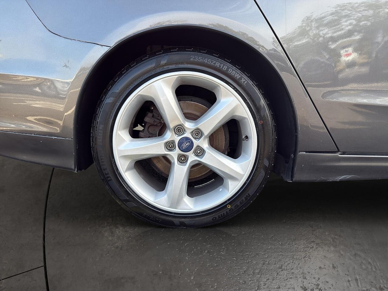 Ford Mondeo view 8