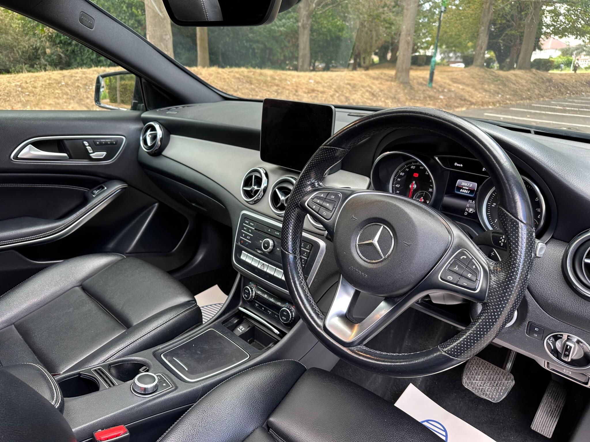 Mercedes-Benz Gla view 12