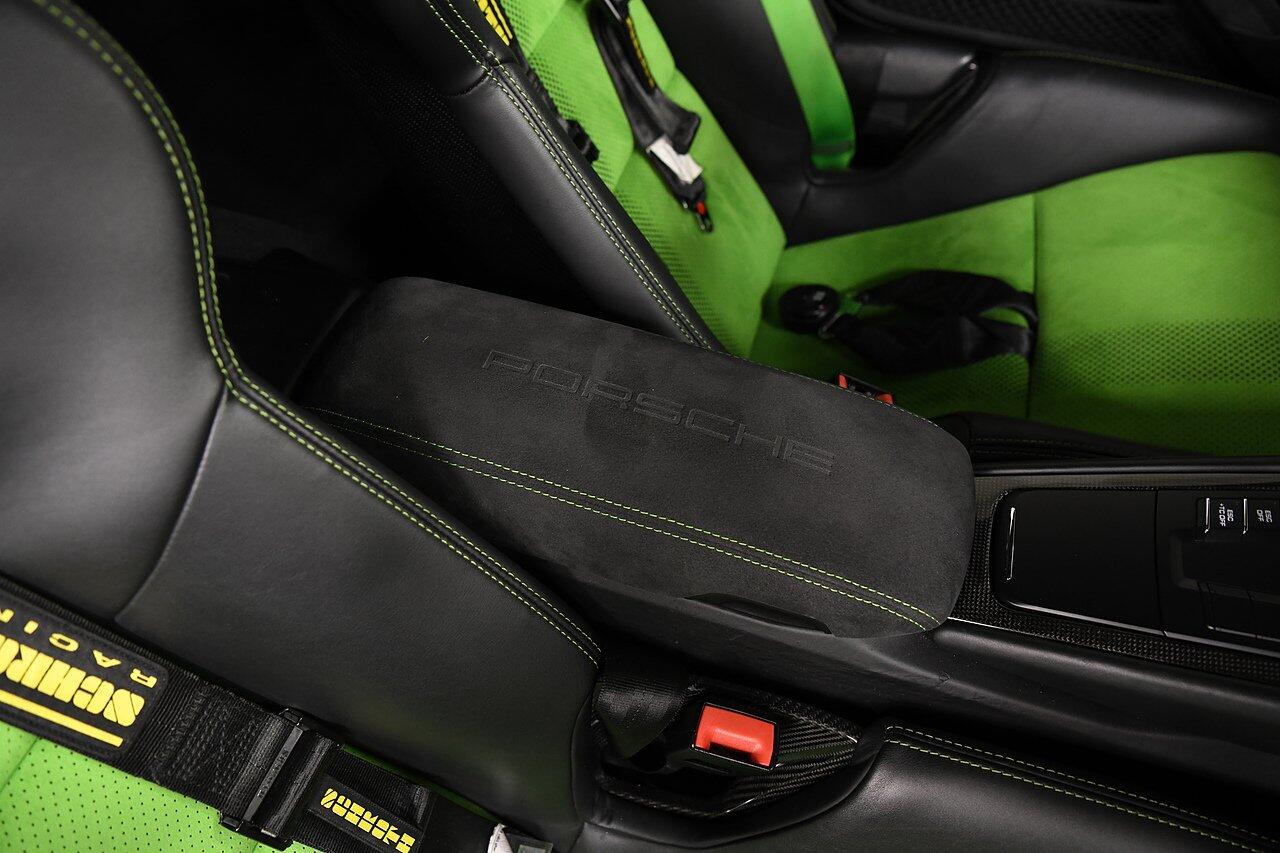 Porsche 911 view 16
