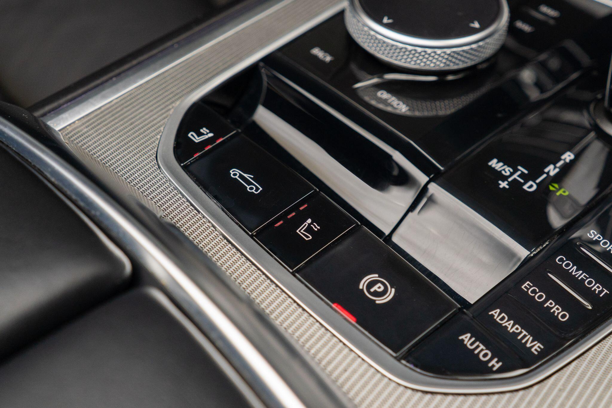BMW 8 Series view 22