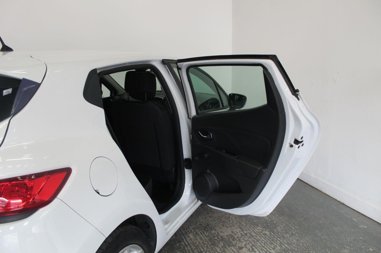 Renault Clio view 25