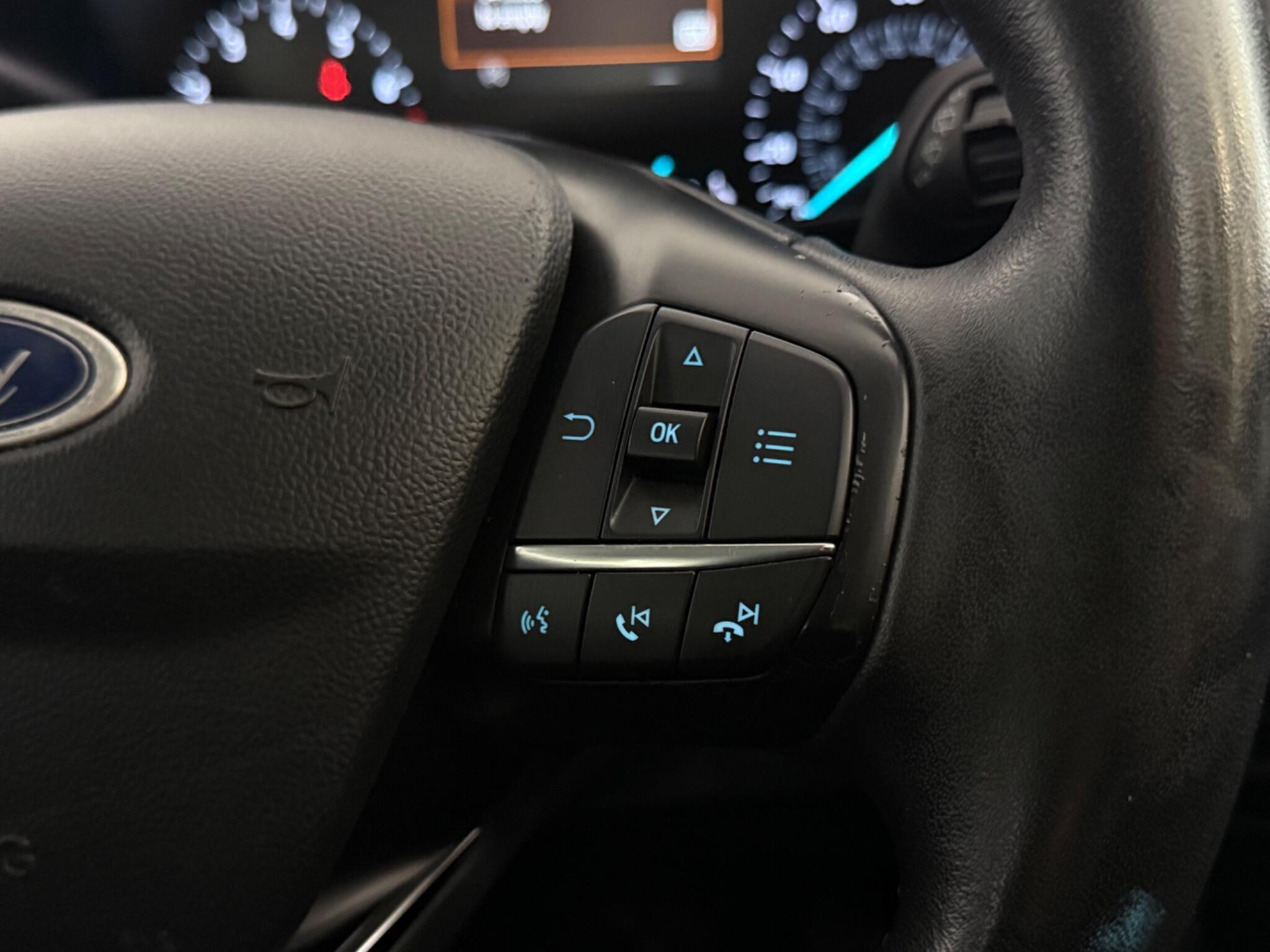 Ford Focus view 16