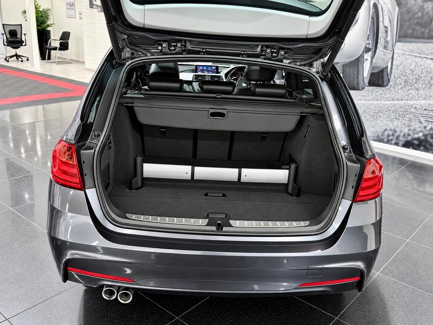 BMW 3 Series view 10