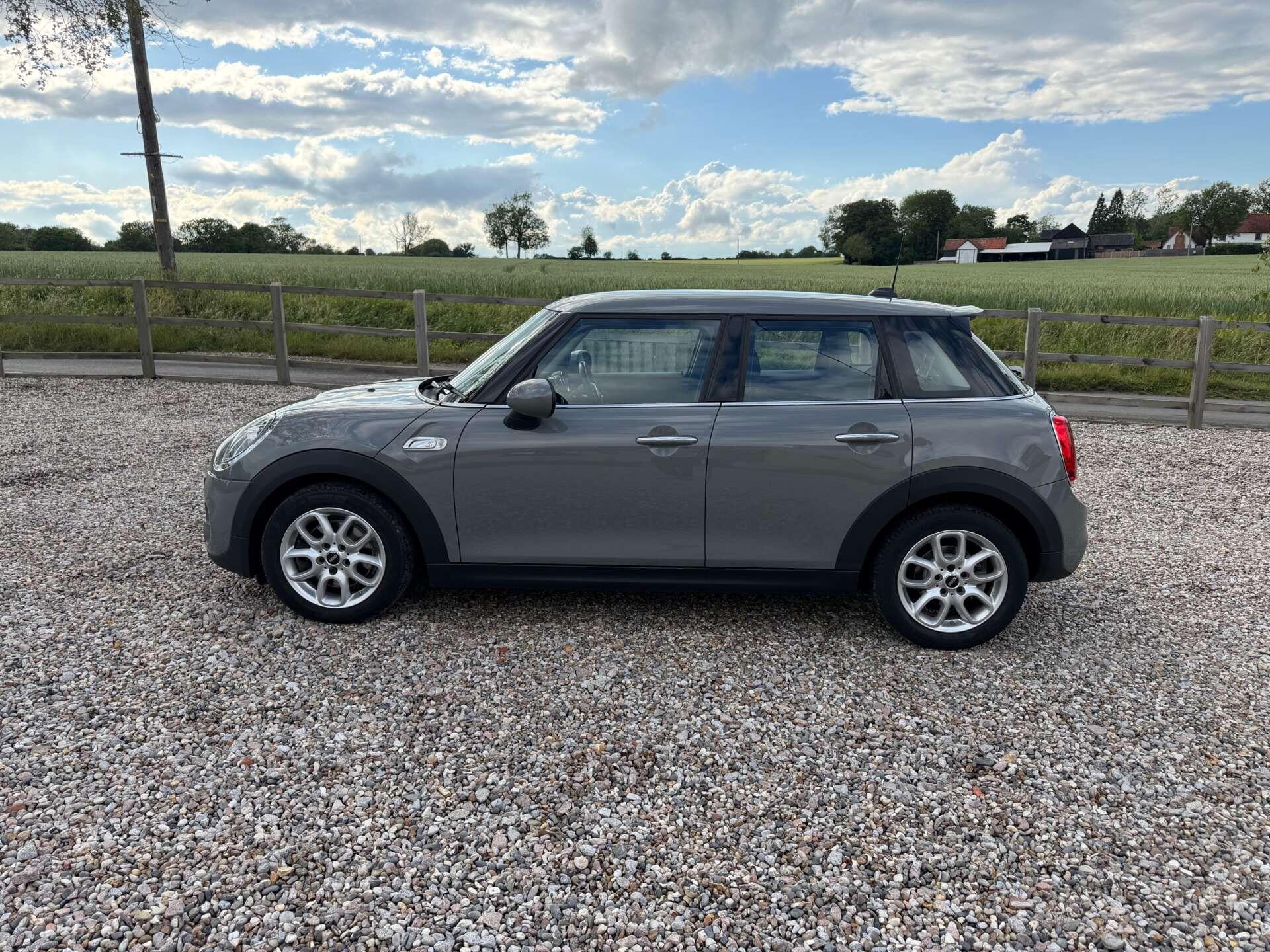 Mini Hatch view 5