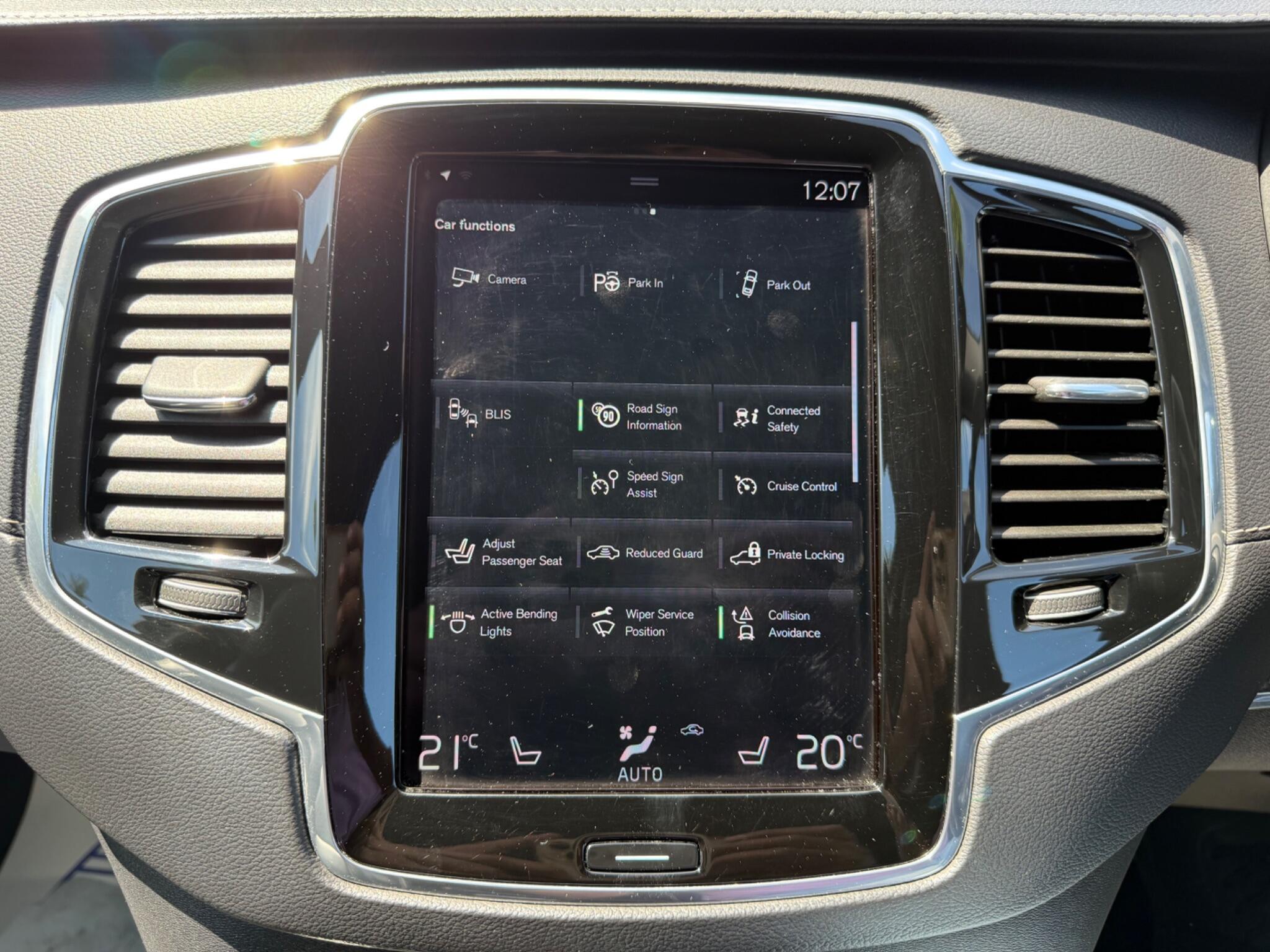 Volvo XC90 view 36