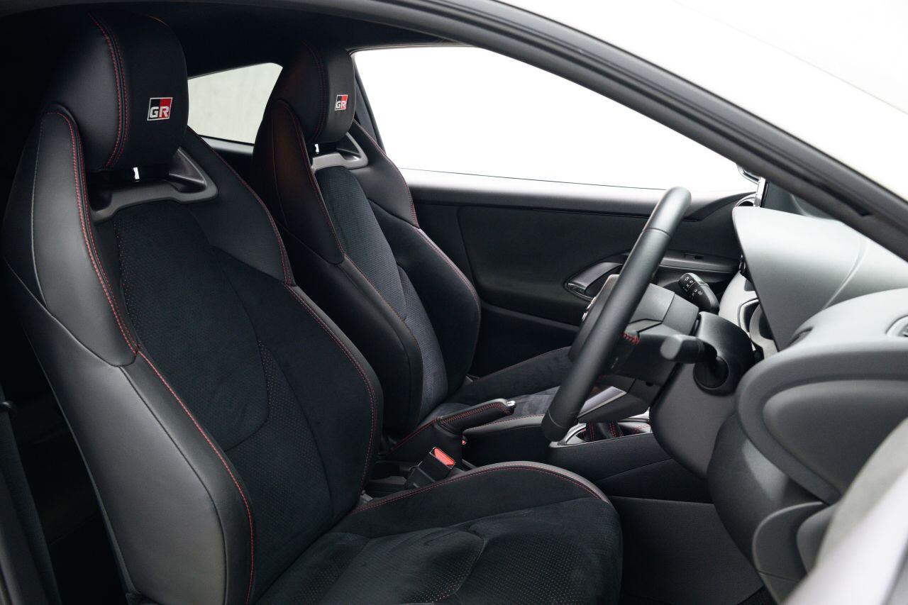 Toyota Yaris view 13
