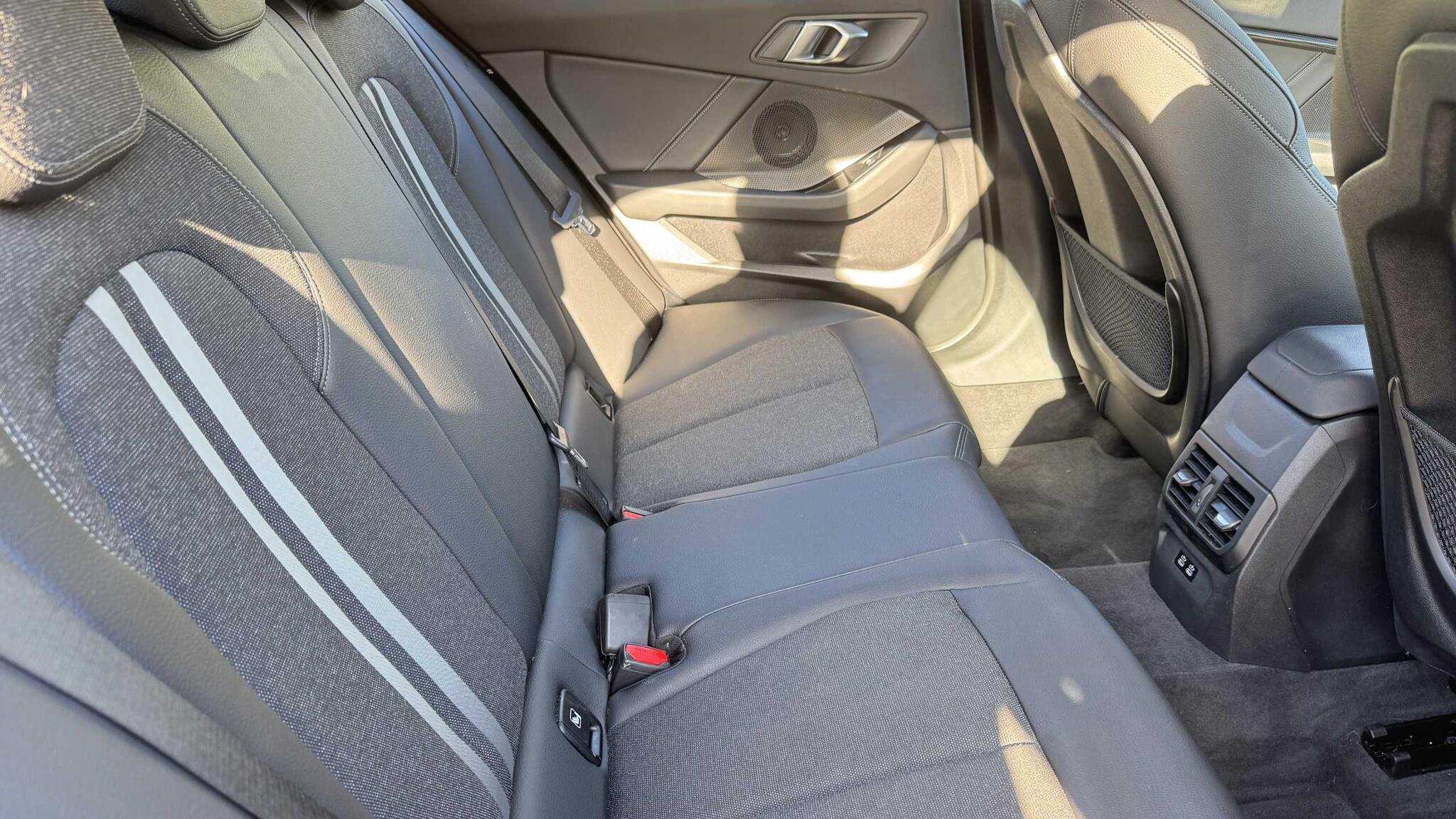BMW 1 Series view 9
