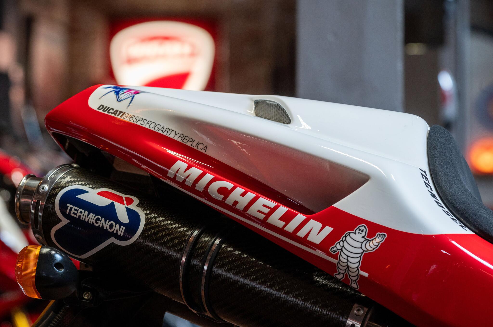 Ducati 916 view 3