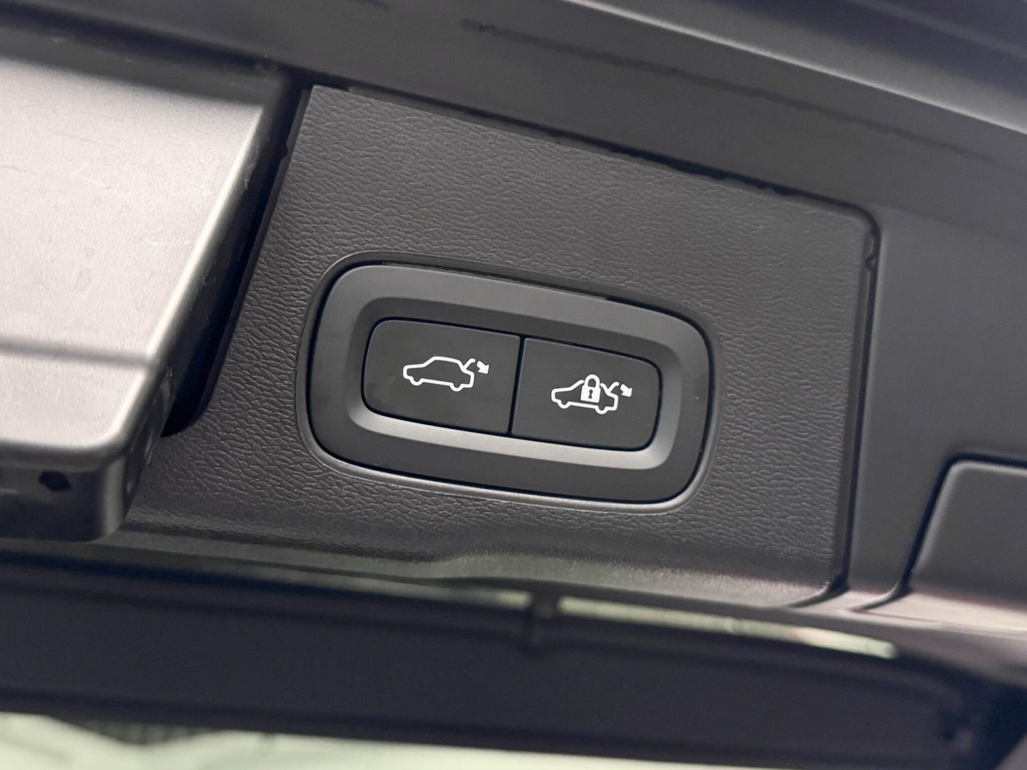 Volvo XC60 view 8