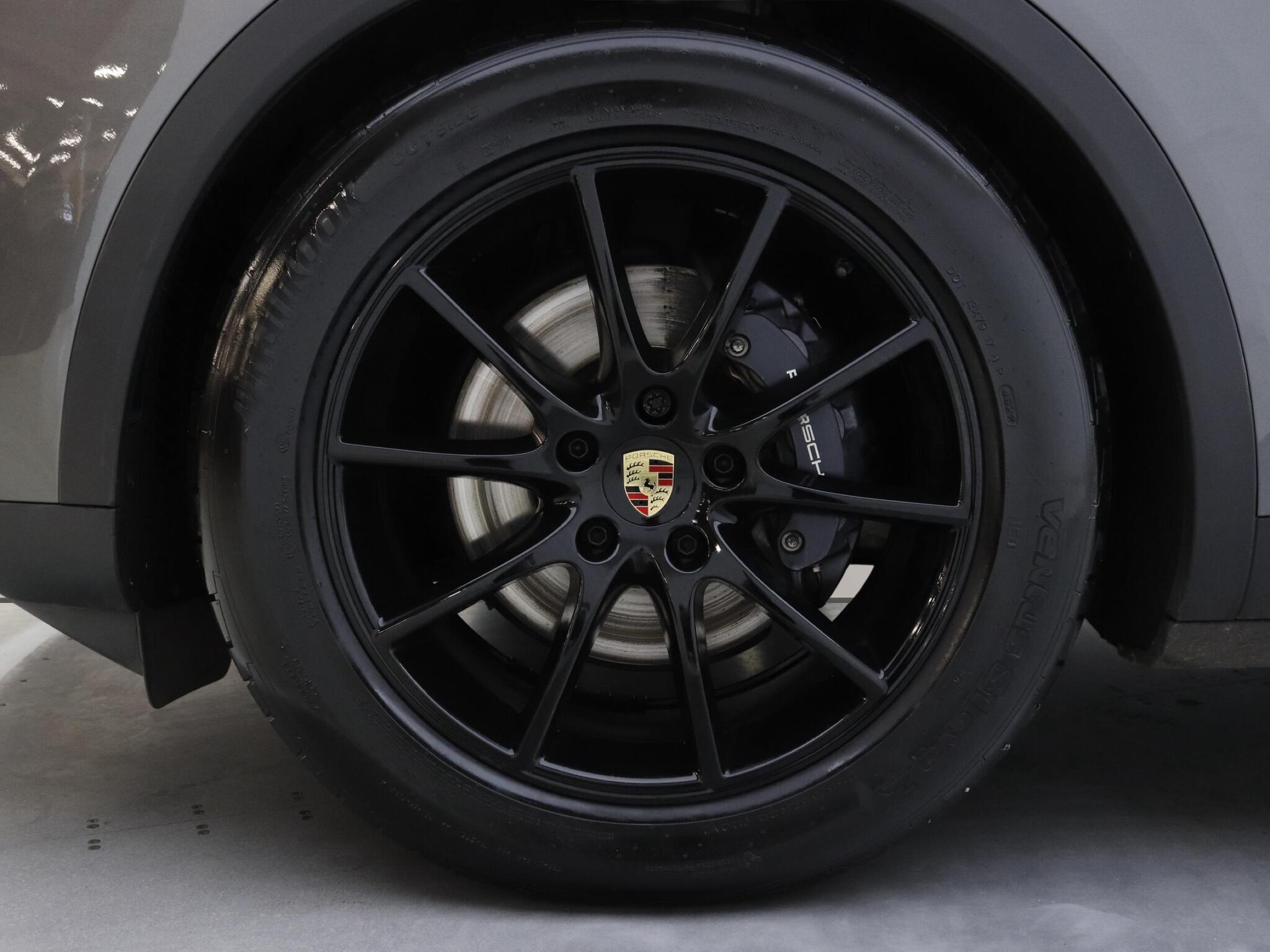 Porsche Cayenne view 8