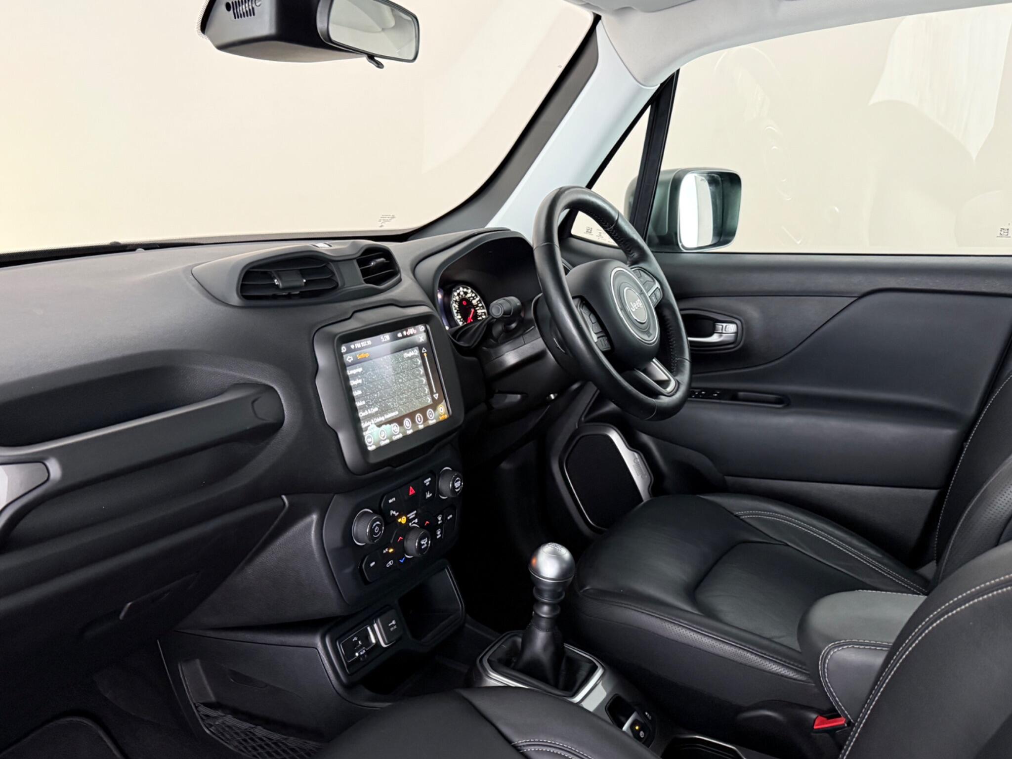 Jeep Renegade view 12