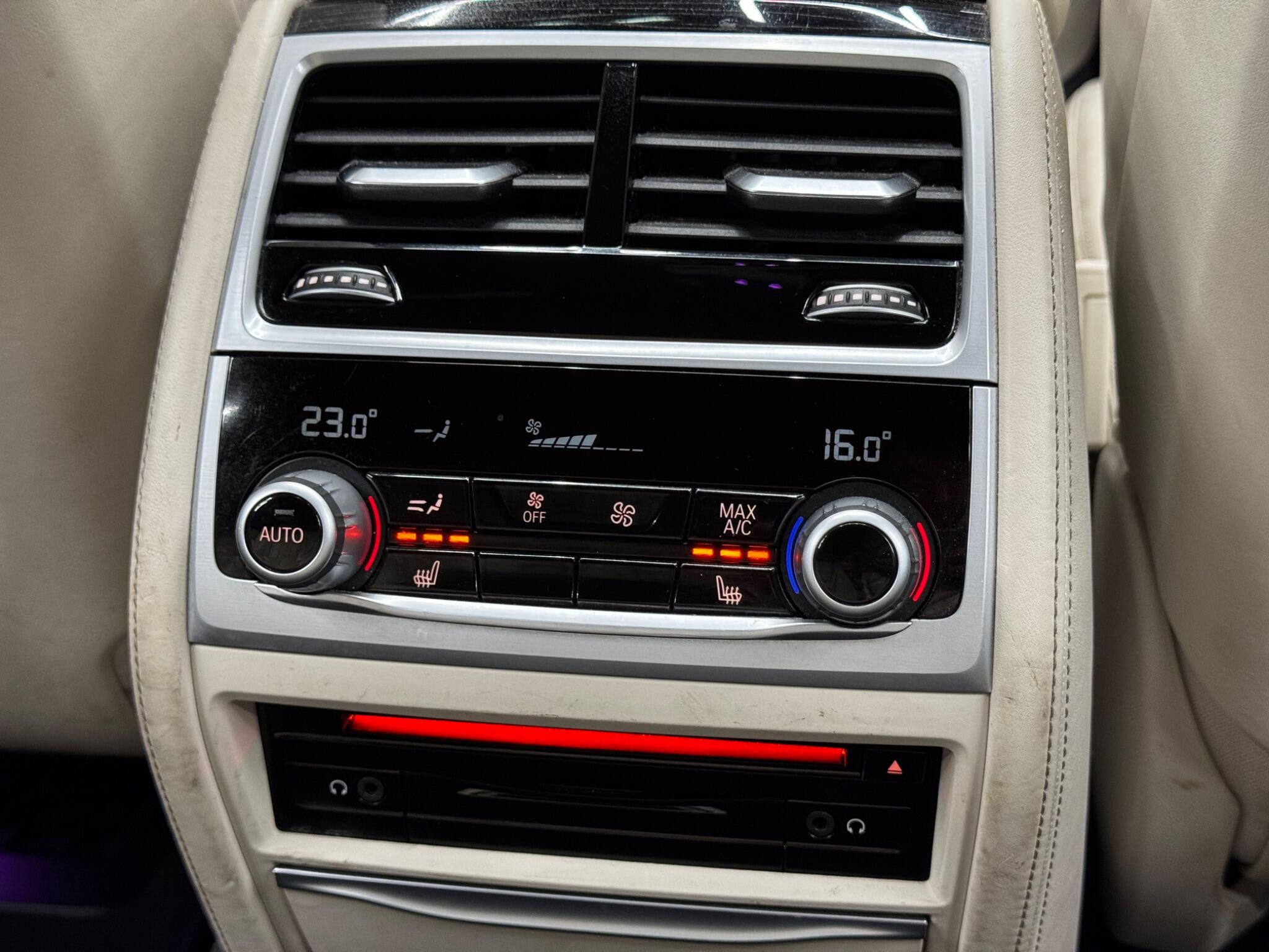 BMW 7 Series view 59