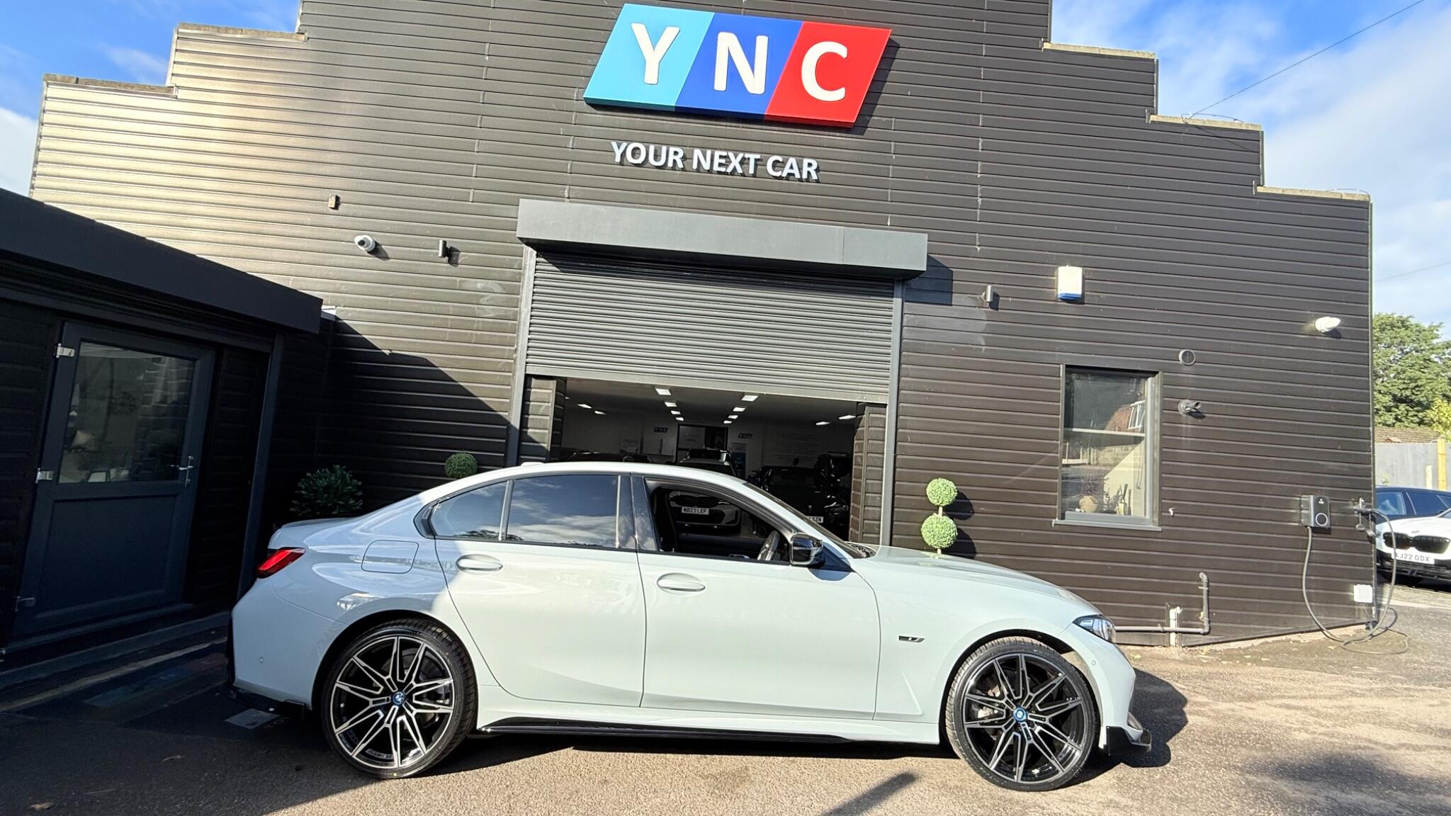 BMW 3 Series view 4