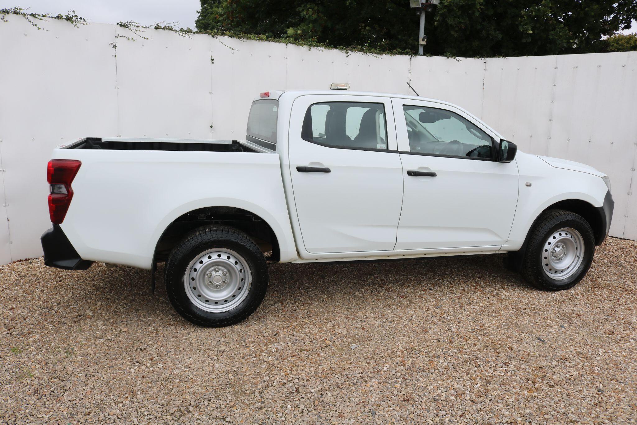 Isuzu D-Max view 9
