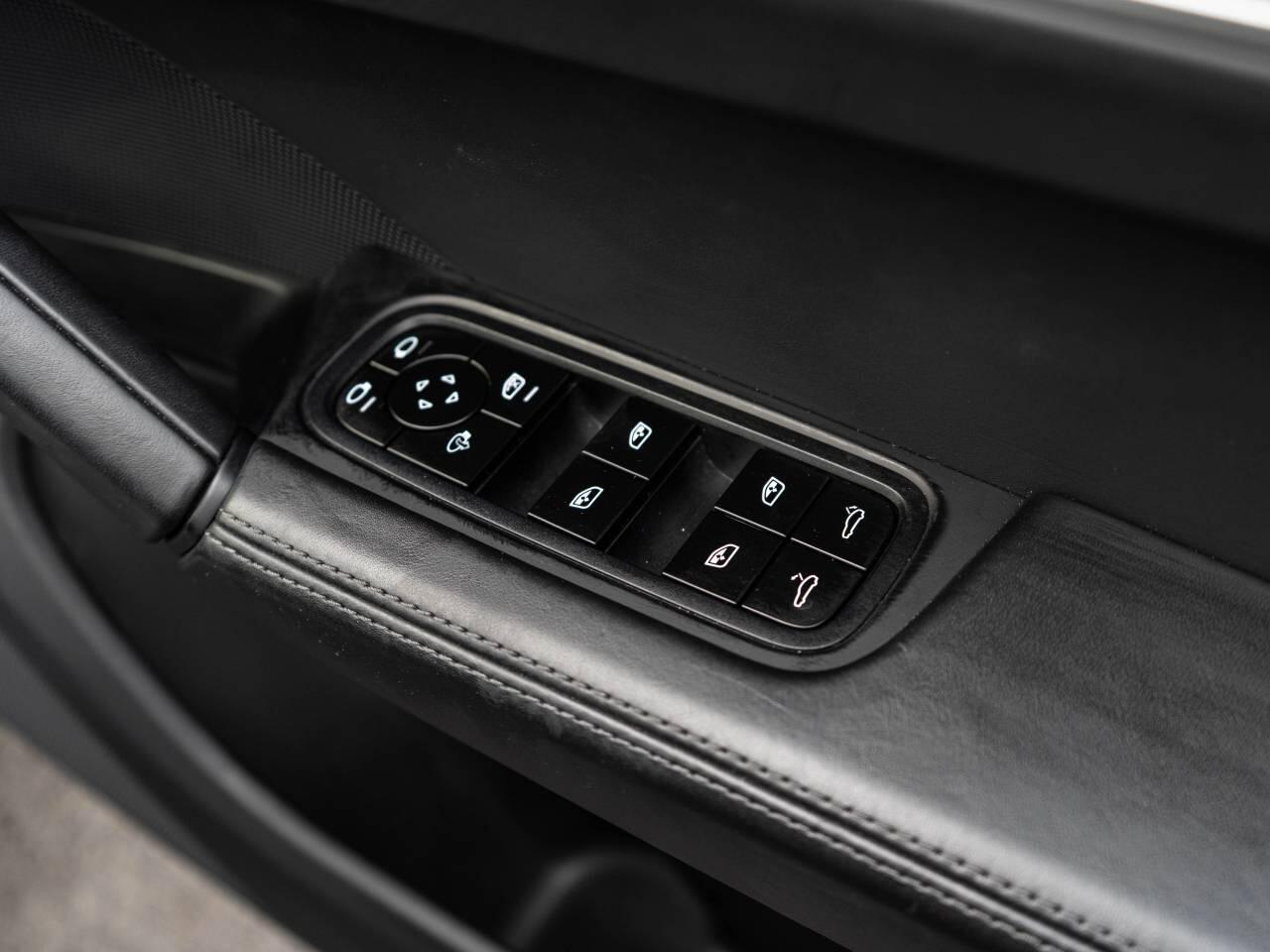 Porsche Cayenne view 30