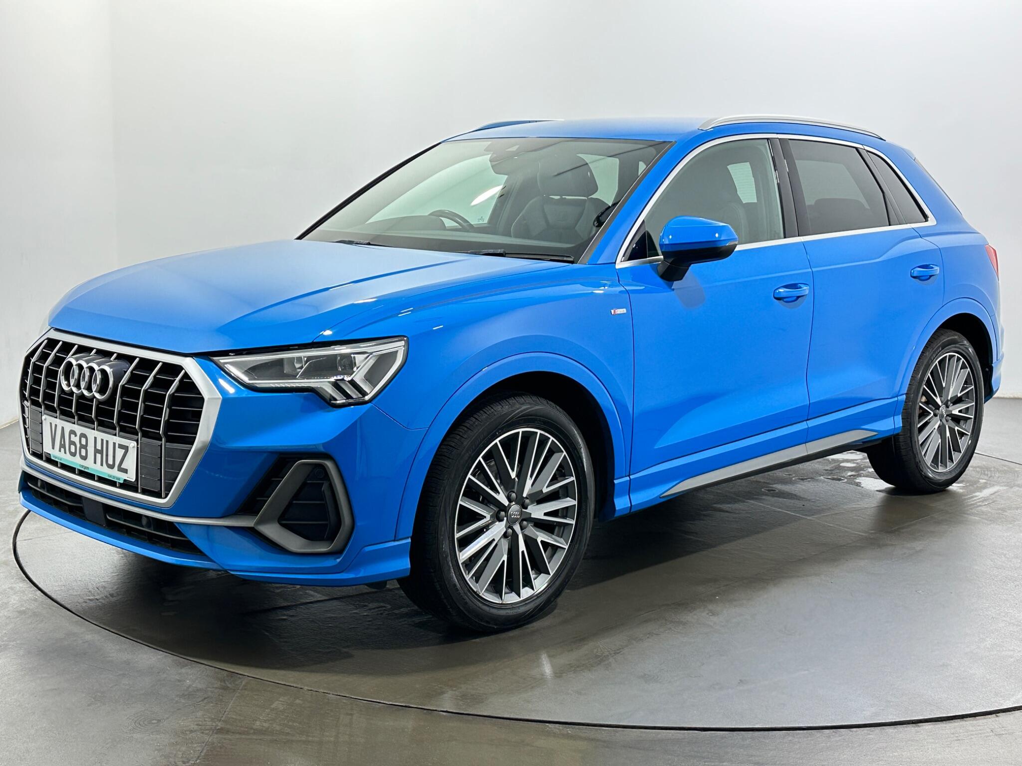 Audi Q3 view 4