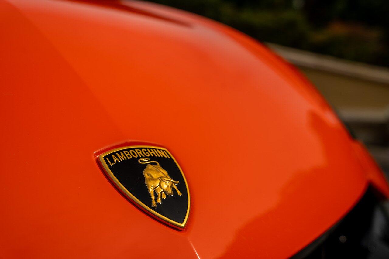 Lamborghini Urus view 28