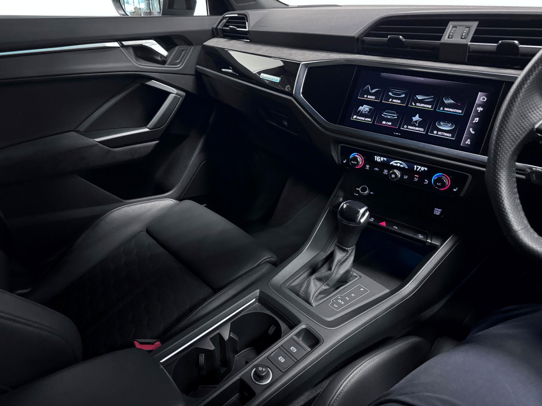 Audi RS Q3 view 37