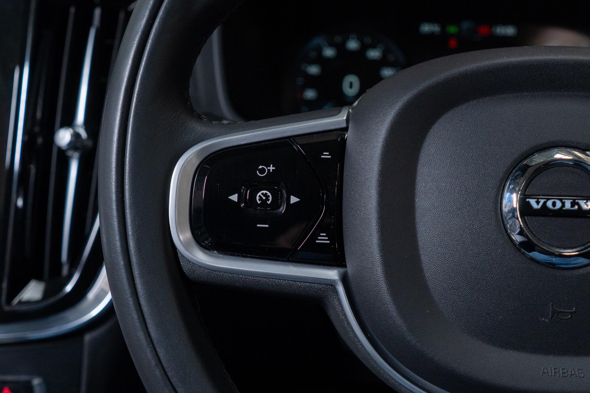 Volvo V60 Cross Country view 28