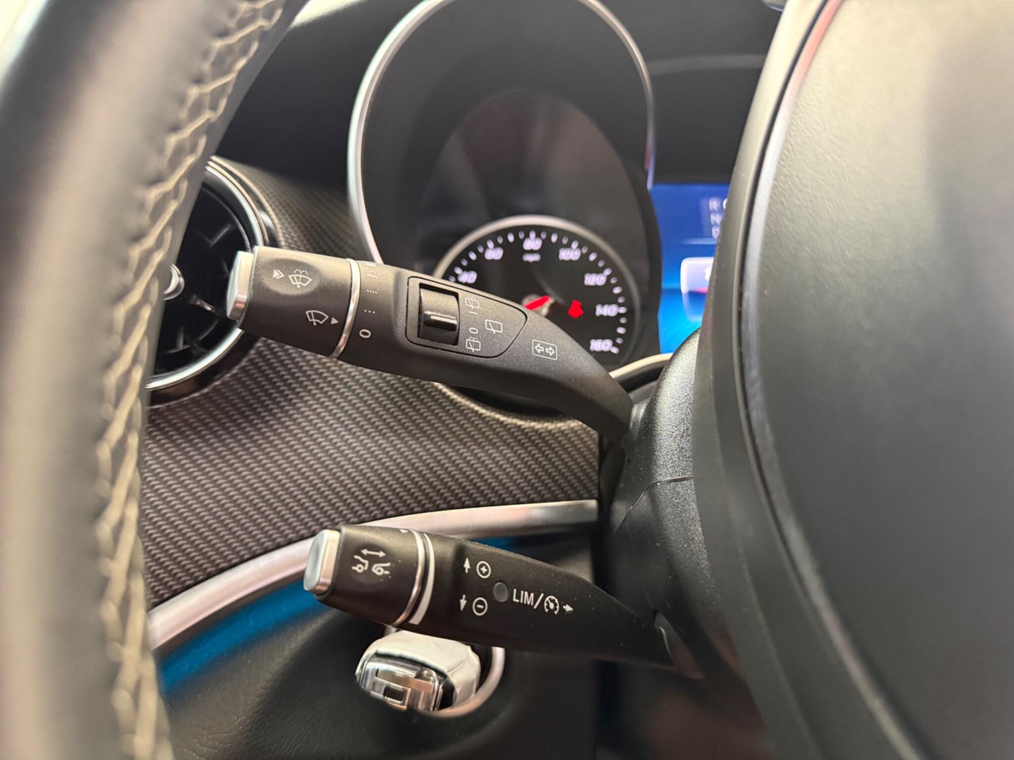 Mercedes-Benz V-Class view 18