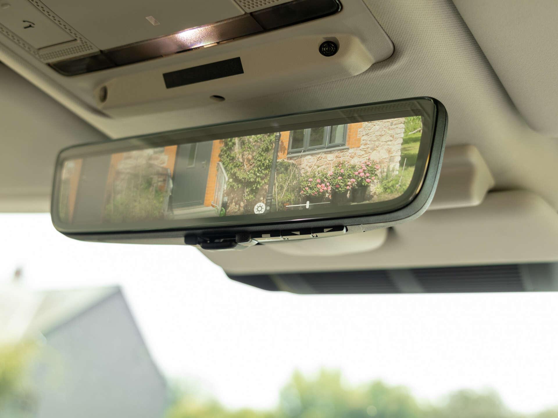 Land Rover Defender view 13