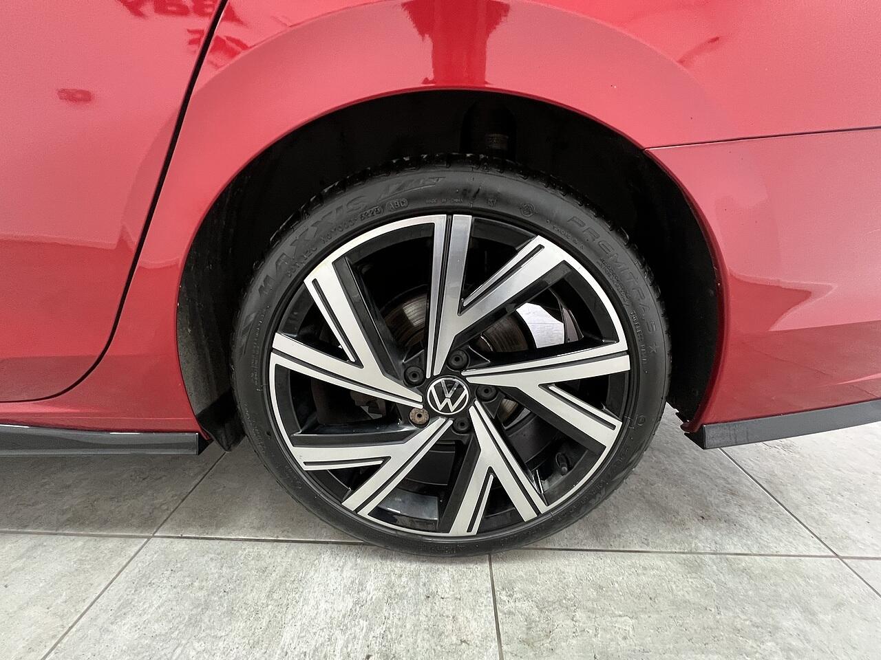 Volkswagen Golf view 21