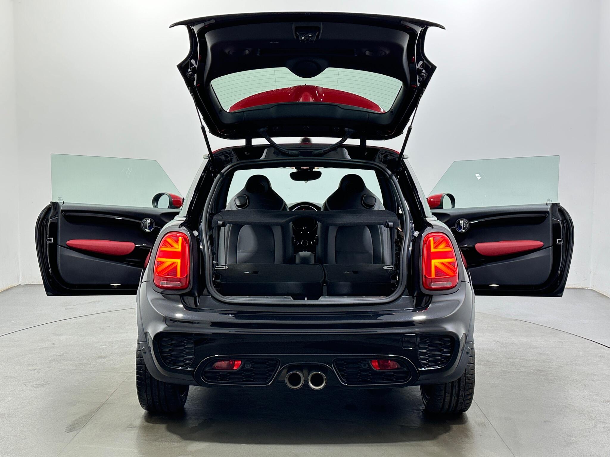 Mini Hatch view 41