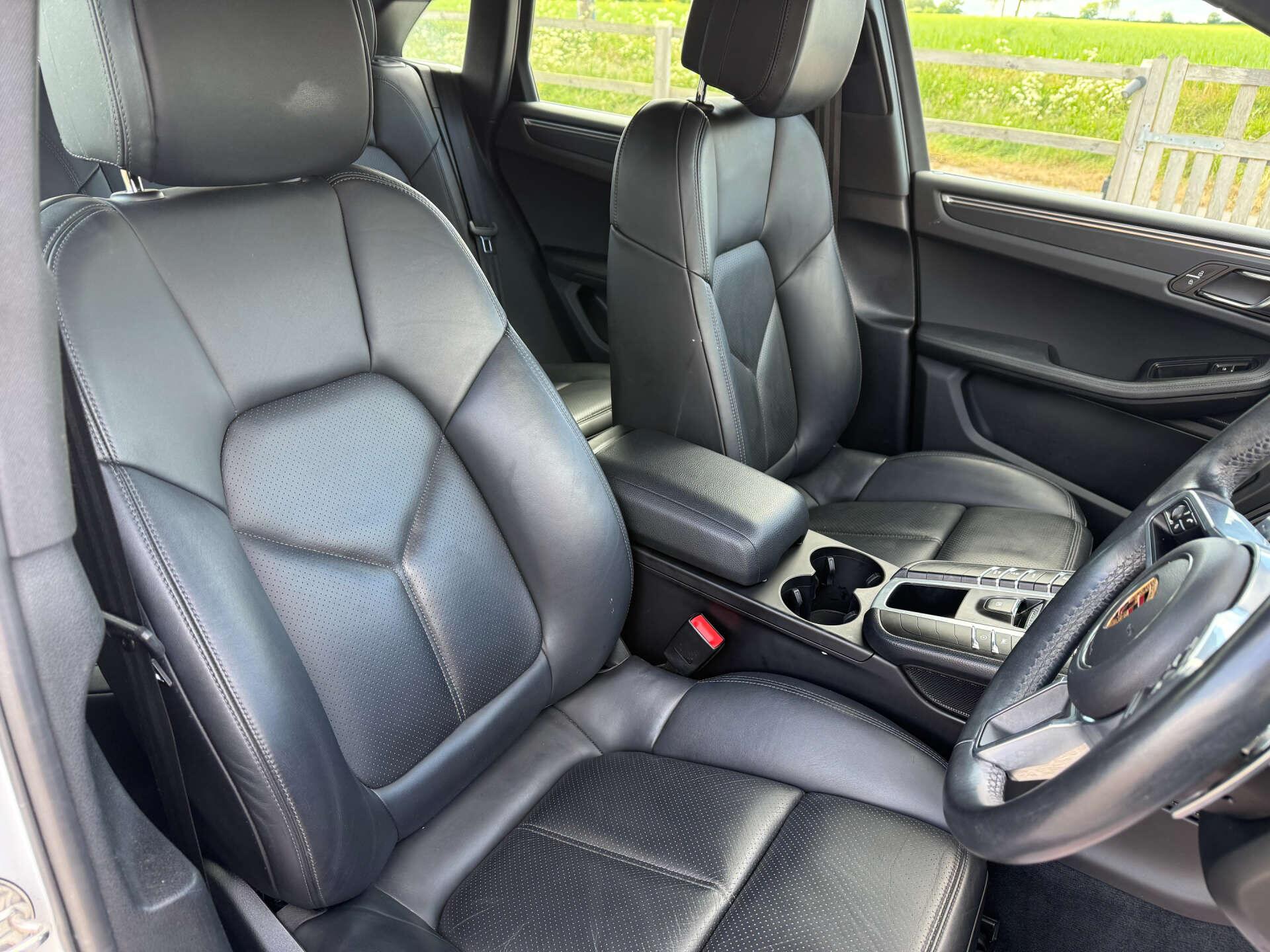 Porsche Macan view 17
